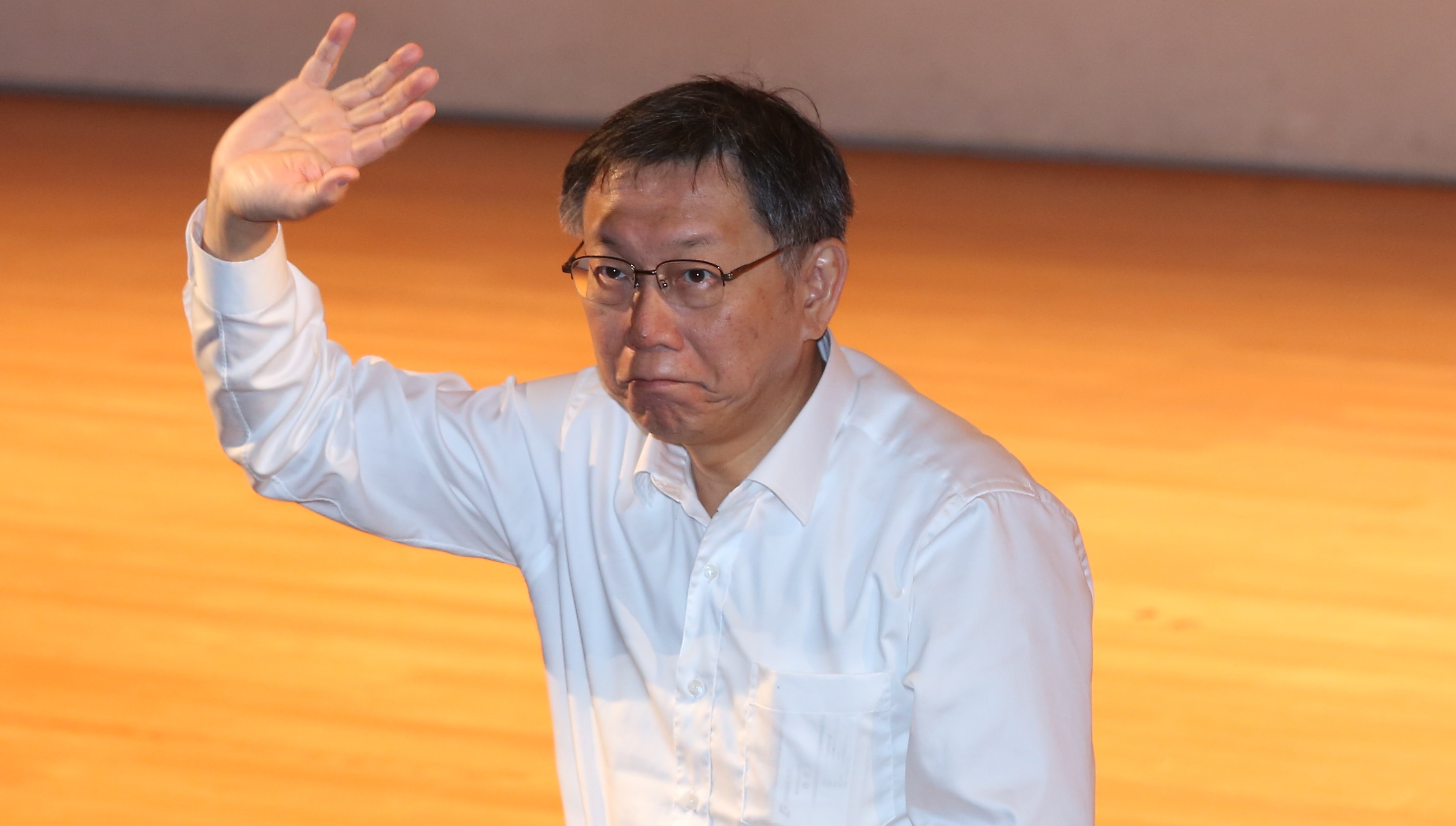 台北市長柯文哲上任後與遠雄纏鬥大巨蛋公安問題至今，柯P的民調也因此遭到重創。