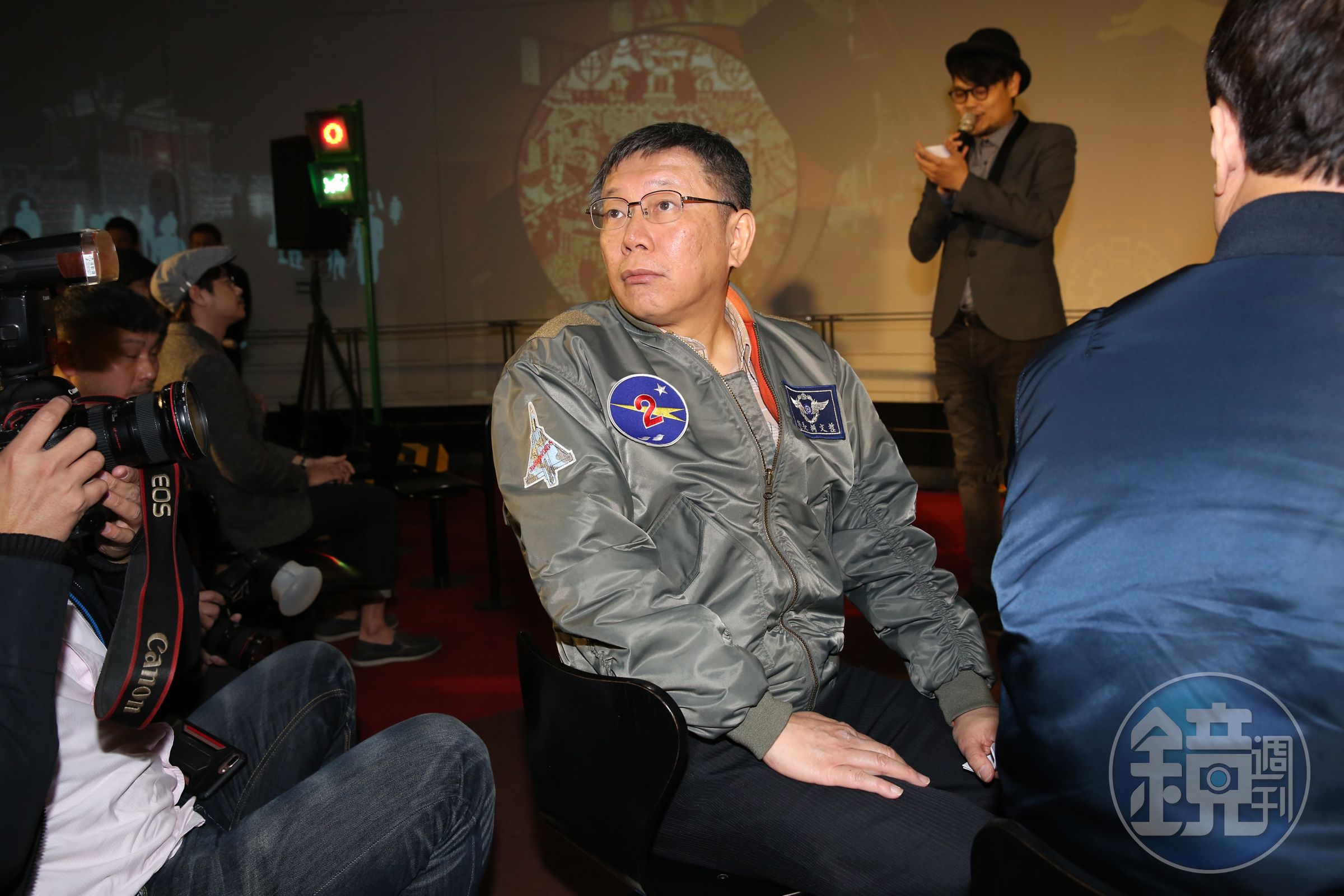 台北市長柯文哲上任後與遠雄纏鬥大巨蛋公安問題至今，柯P的民調也因此遭到重創。