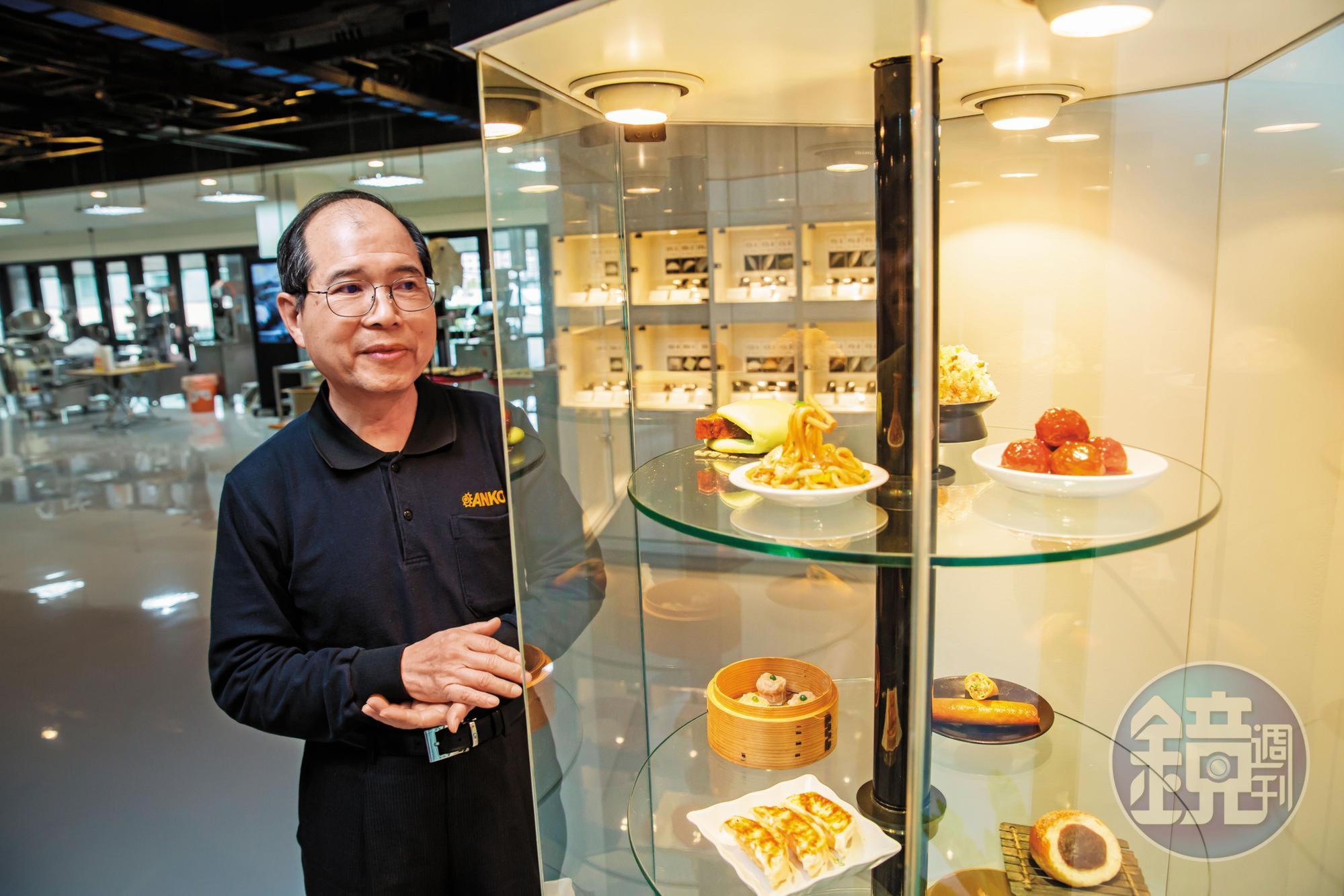 指著各國食物模型,歐陽禹很自豪,如今客戶遍及111個國家。