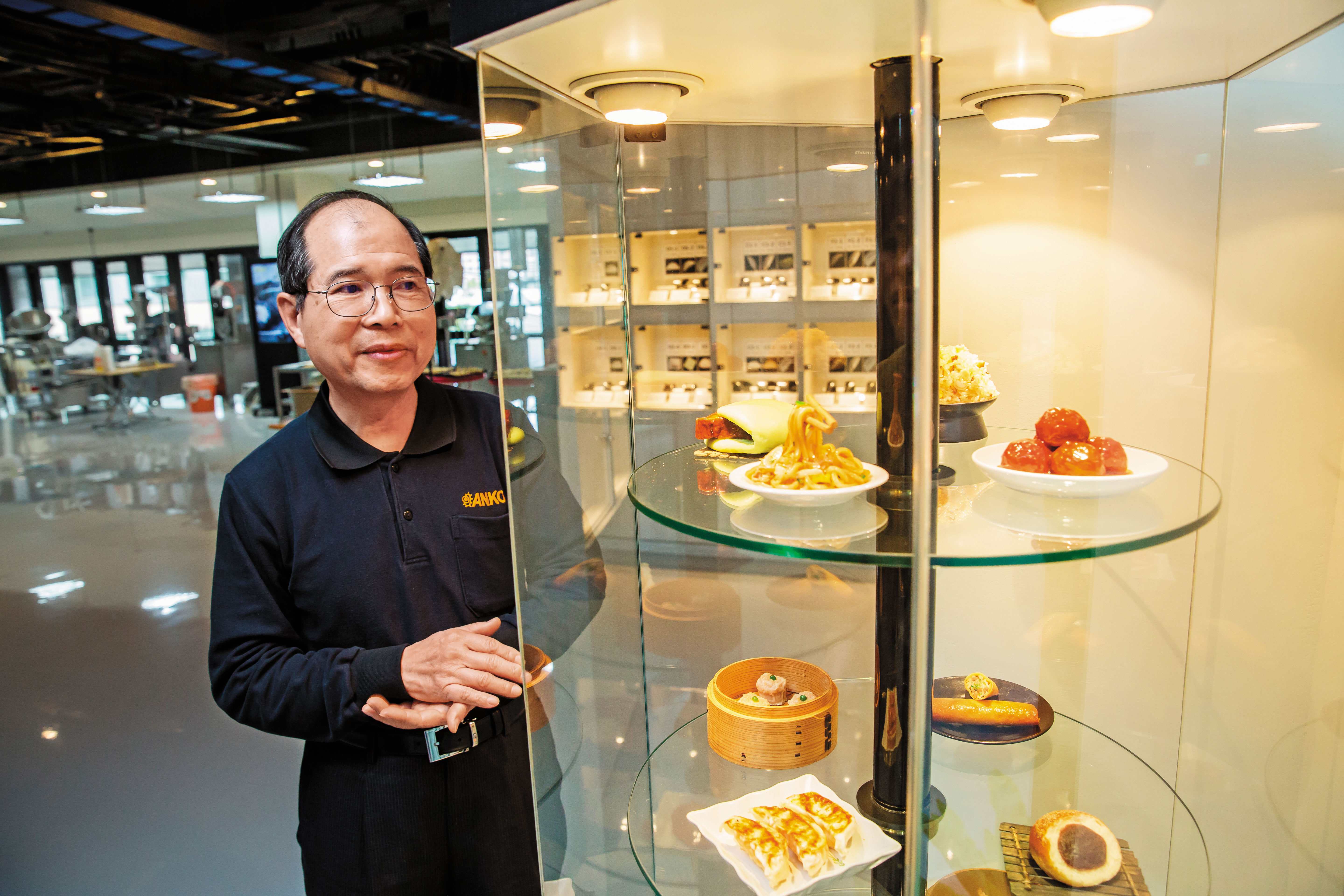 指著各國食物模型，歐陽禹很自豪，如今客戶遍及111個國家。