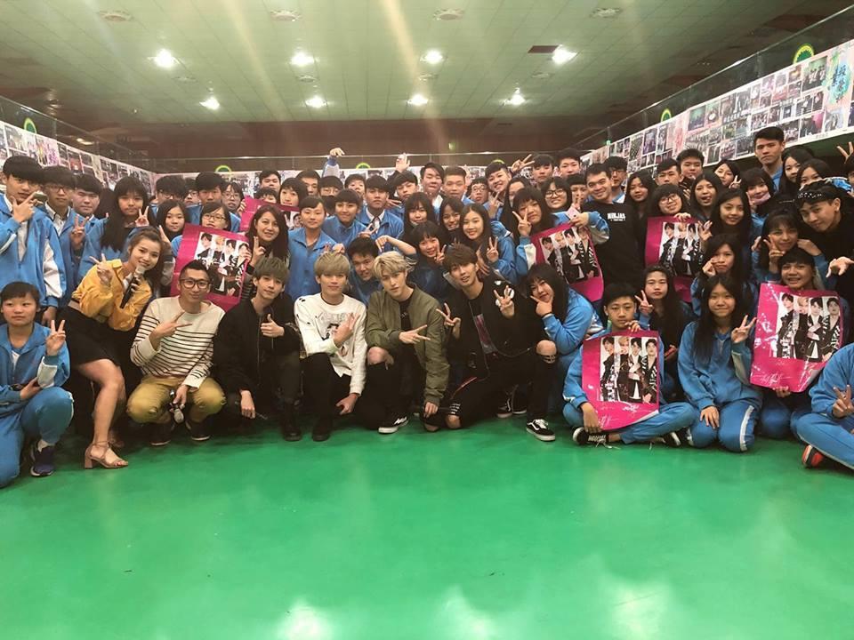 A-Team擔任直播節目《賴咪金頭腦》首集嘉賓，前進校園和學生互動送獎金。（FU娛樂提供）