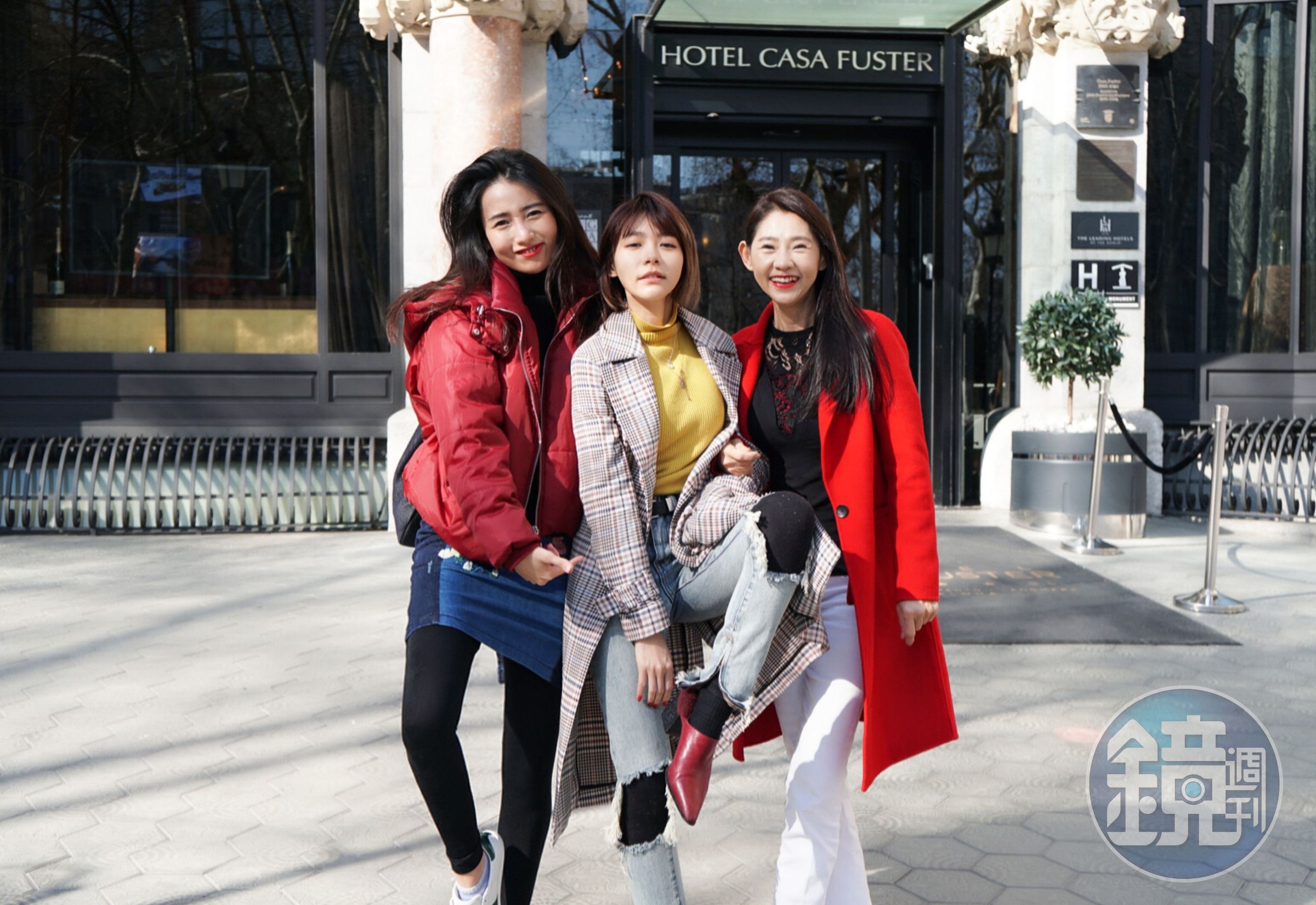 林明禎（中）和媽媽（右）及姊姊3人遊歐，看起來就像是三姊妹。（種子提供）
