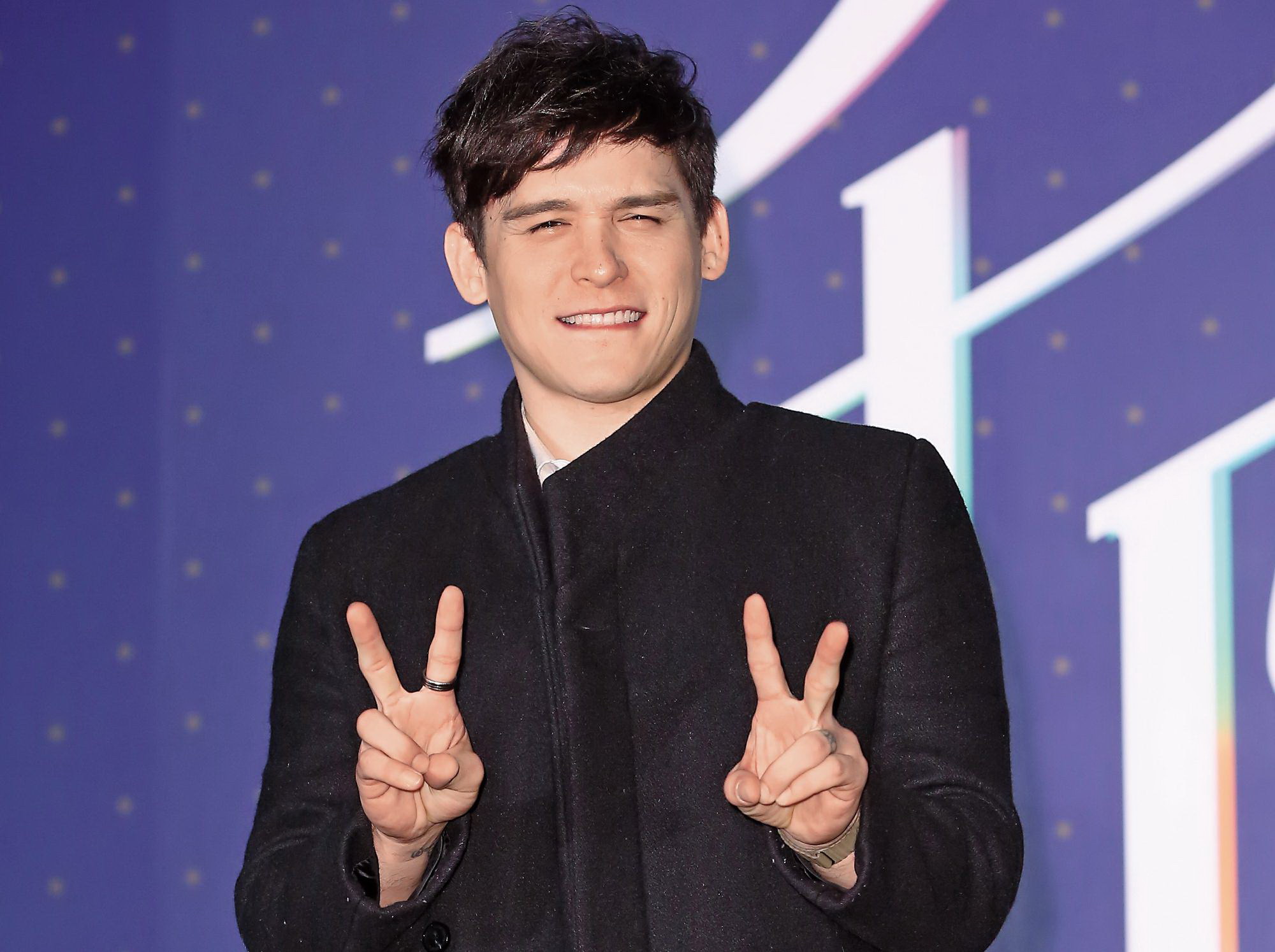 混血「情歌王子」倪安東爆出與與歌手管罄及女神級藝人外遇遭妻提告求償。