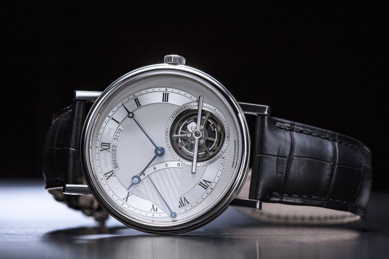寶璣Classique Tourbillon Extra-Plat Automatique 5377 超薄陀飛輪腕錶,售價約NT$5,285,000。