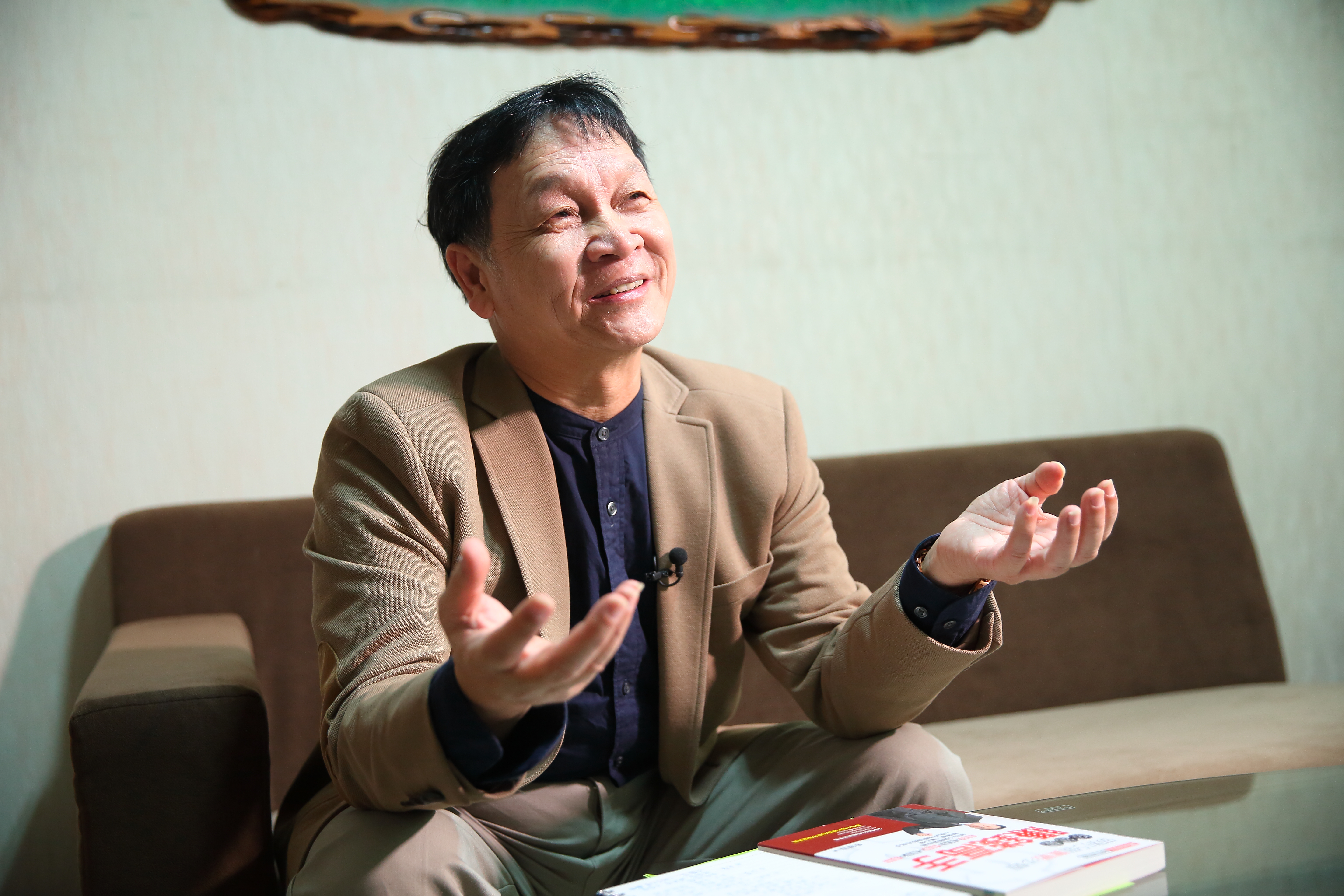 人氣股票講師朱家泓，早年也曾憑感覺亂買股票，無系統的進出市場，總是大賠小賺。