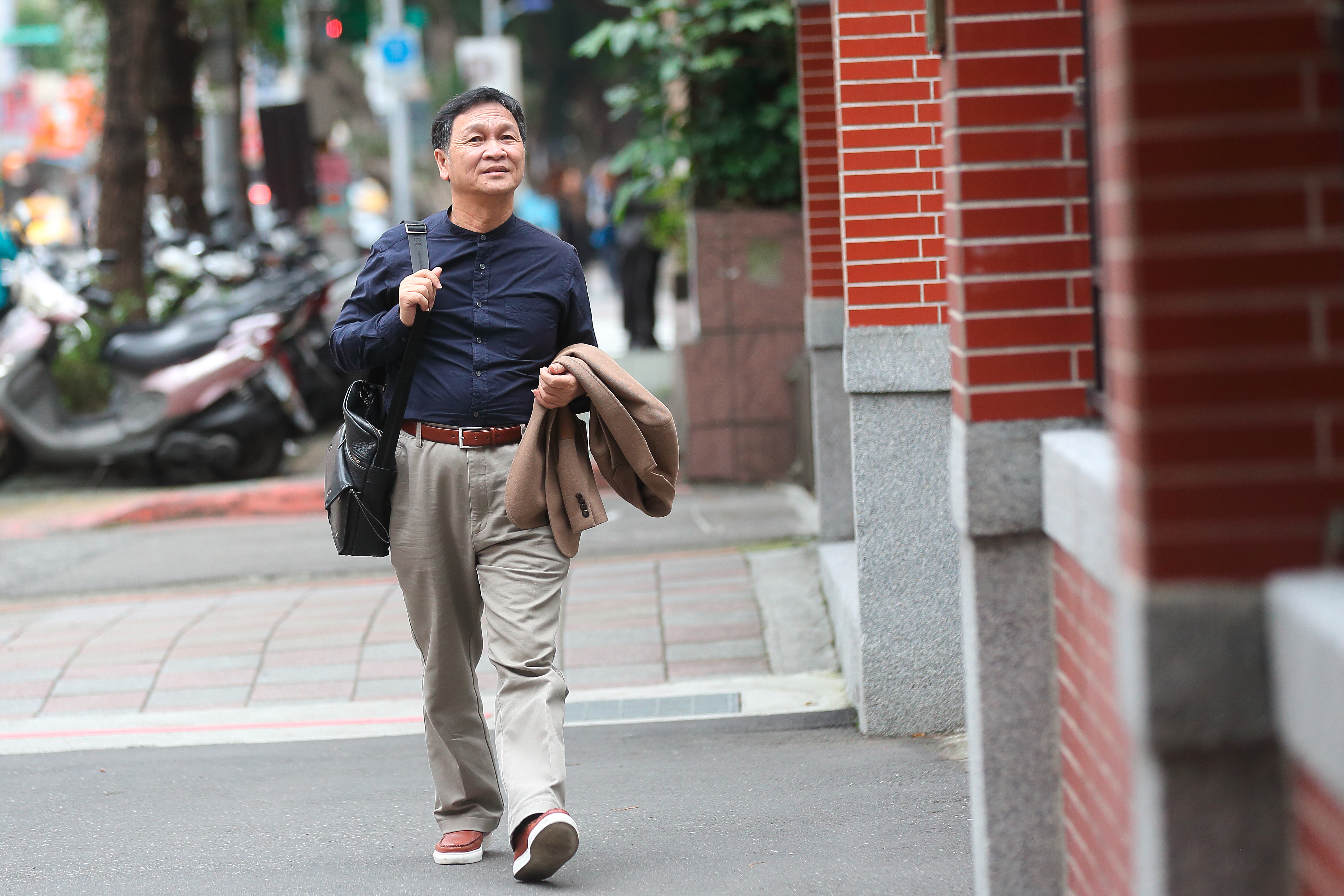 朱家泓認為，股票一進場就賺錢，未必是好事，一進場即賠錢，也未必是壞事。