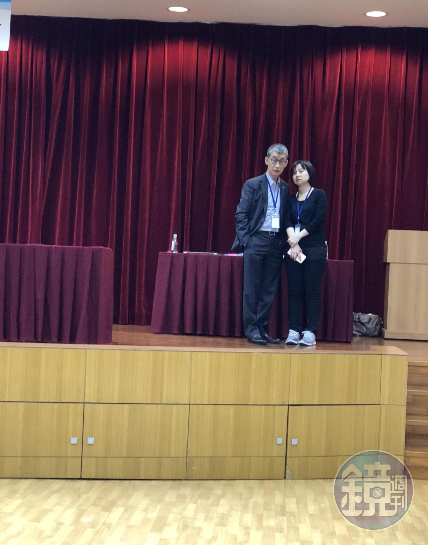 蔚華科技公司今天召開臨時股東會，全面改選董事，卻未依公告規定立即公布新任董事名單，市場派準備對董座提告。