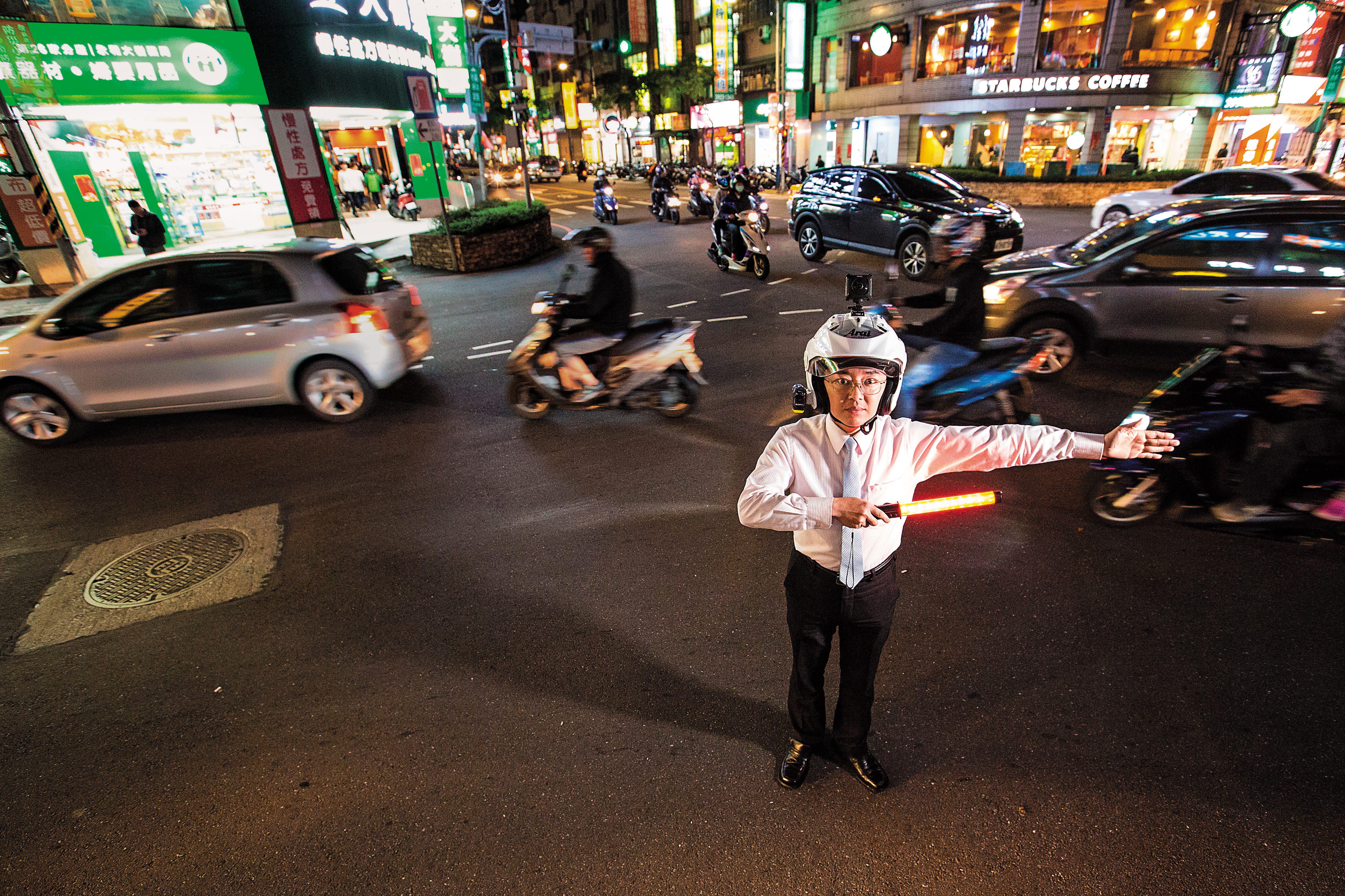 因為常在路上做好事，永和當地人都認識袁立誠，常有人看見他就對他說：「辛苦了。」