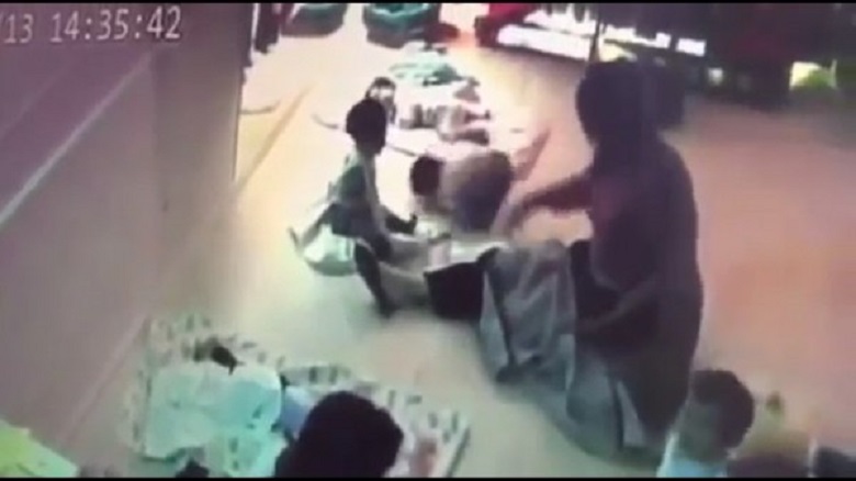 保母將嬰兒打到頭部著地。