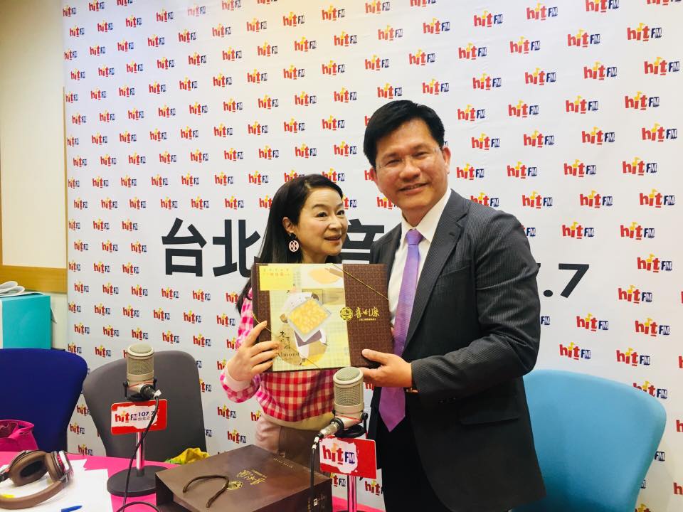 資深媒體人周玉蔻（左）今自爆曾遭現任閣員酒後性騷擾。（翻攝周玉蔻臉書）