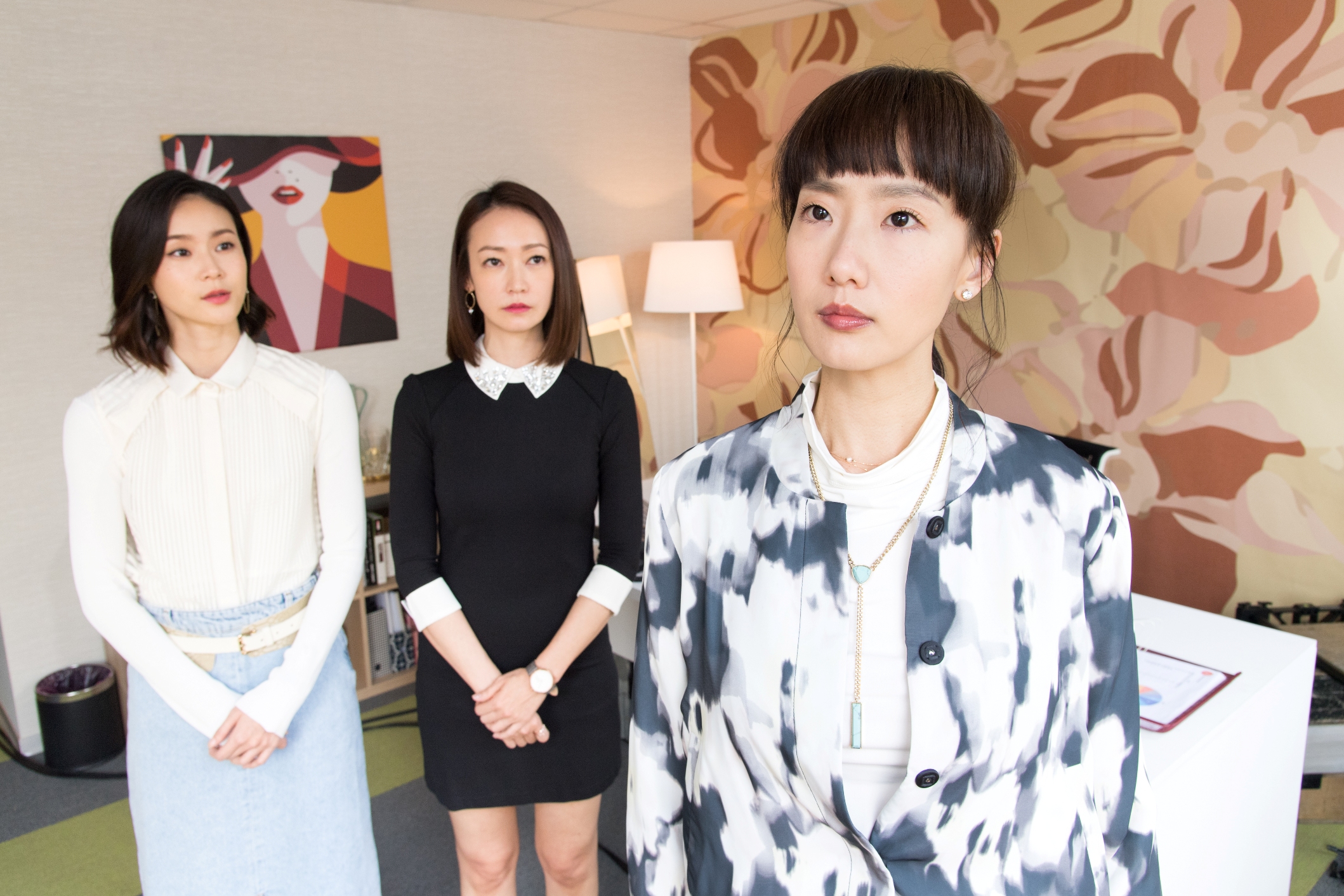 陸明君(右)飾演機車總經理,跟本人圓融的個性差很大。(三立提供)