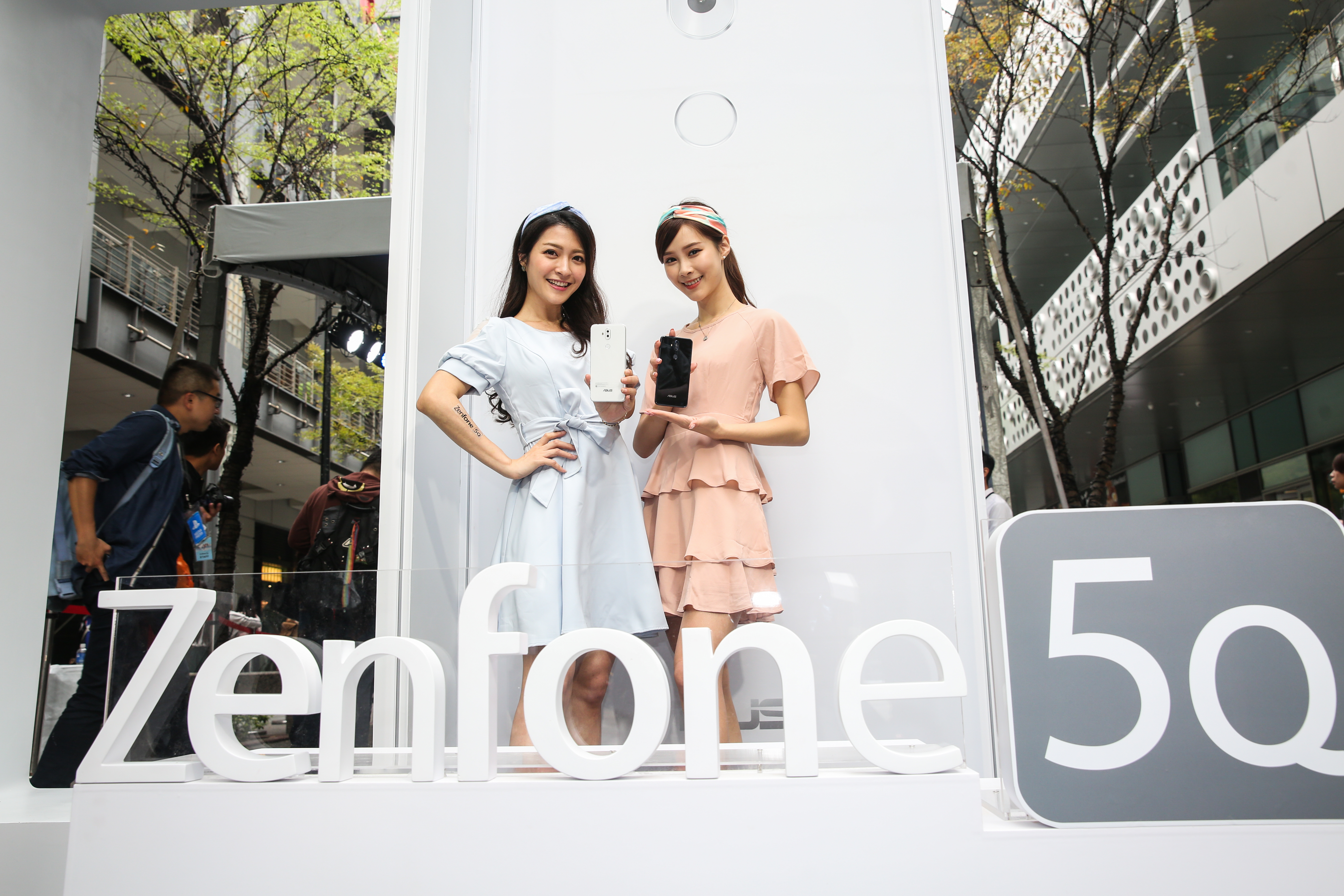 華碩年度新機Zenfone 5系列陸續發表,ZenFone 5Q先登場。
