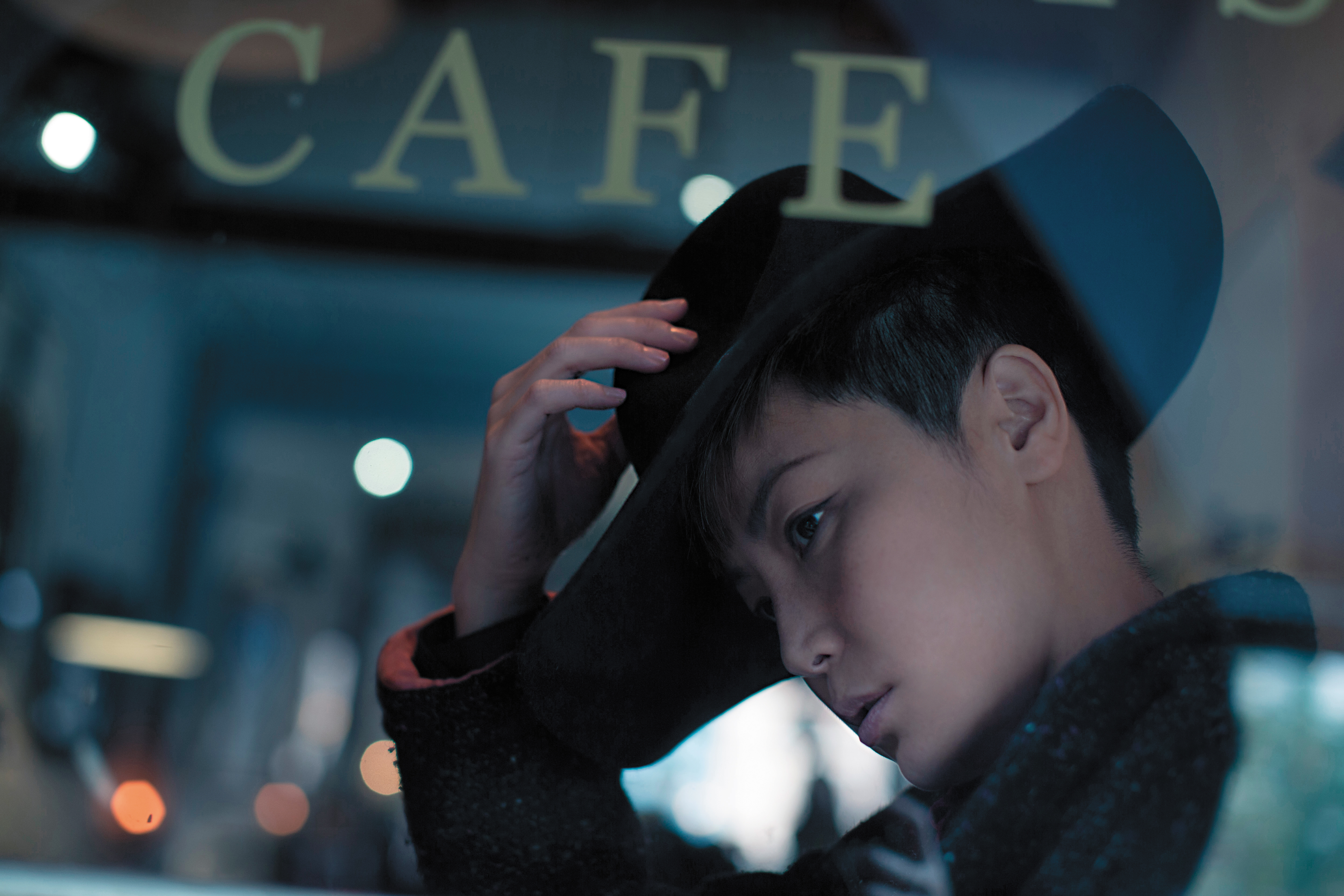 有人曾質疑何韻詩「你只是個歌手，管什麼政治」，一個歌手的責任到底是什麼？在娛樂世人之外，何韻詩還在思索更多可能。