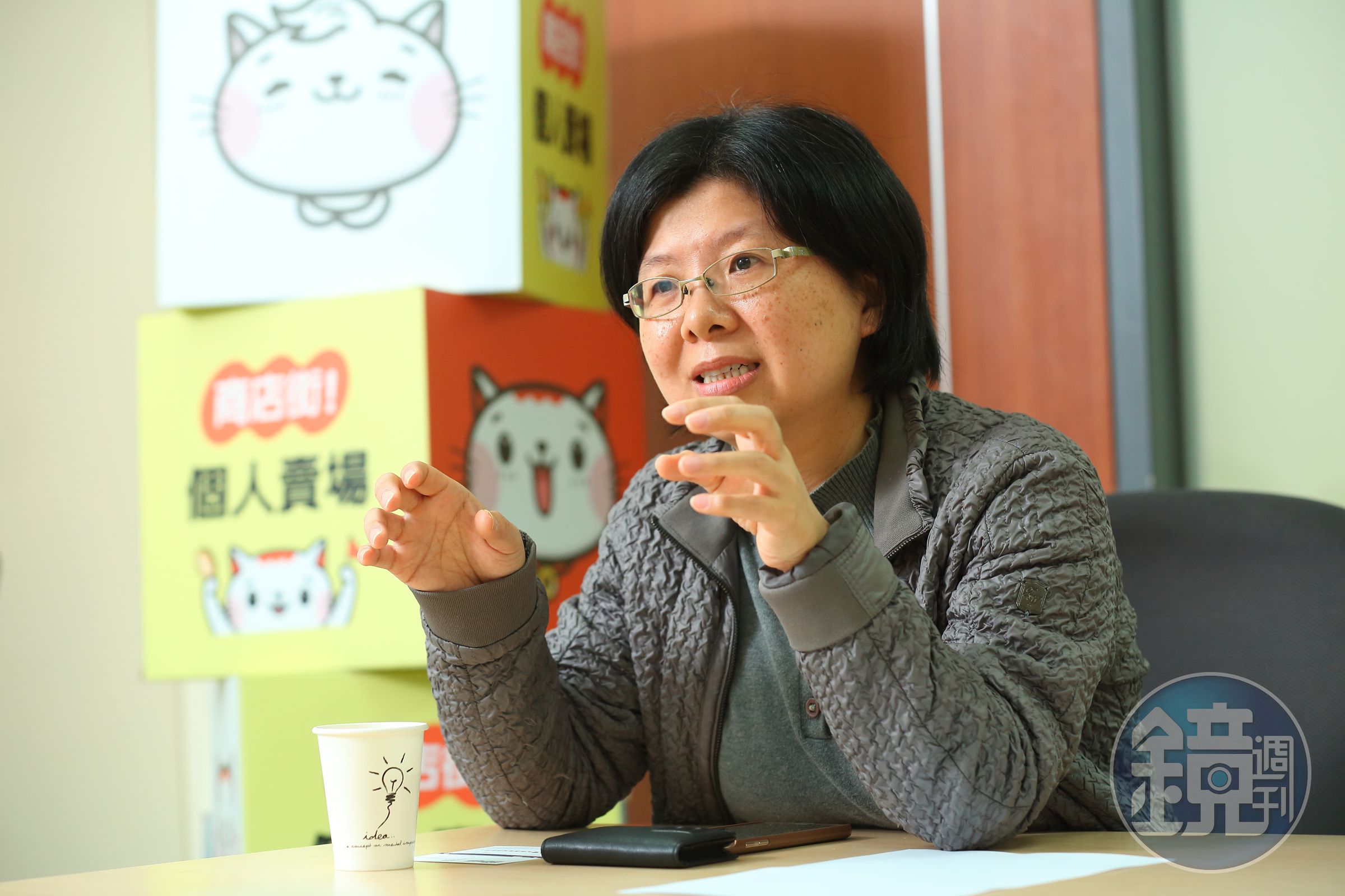跟隨詹宏志20年，負責對戰蝦皮的商店街總經理蘇芸。