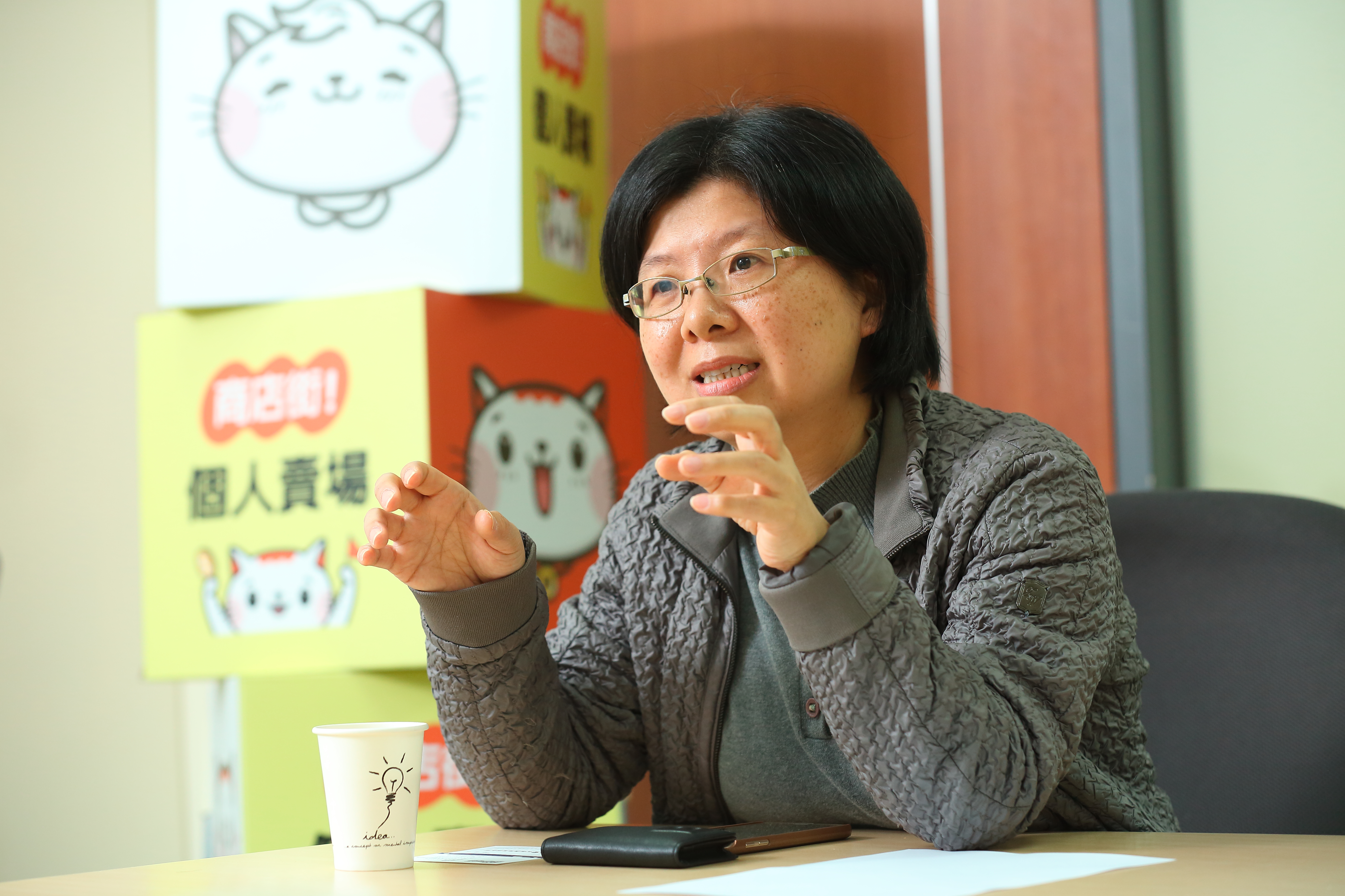 跟隨詹宏志20年，負責對戰蝦皮的商店街總經理蘇芸。