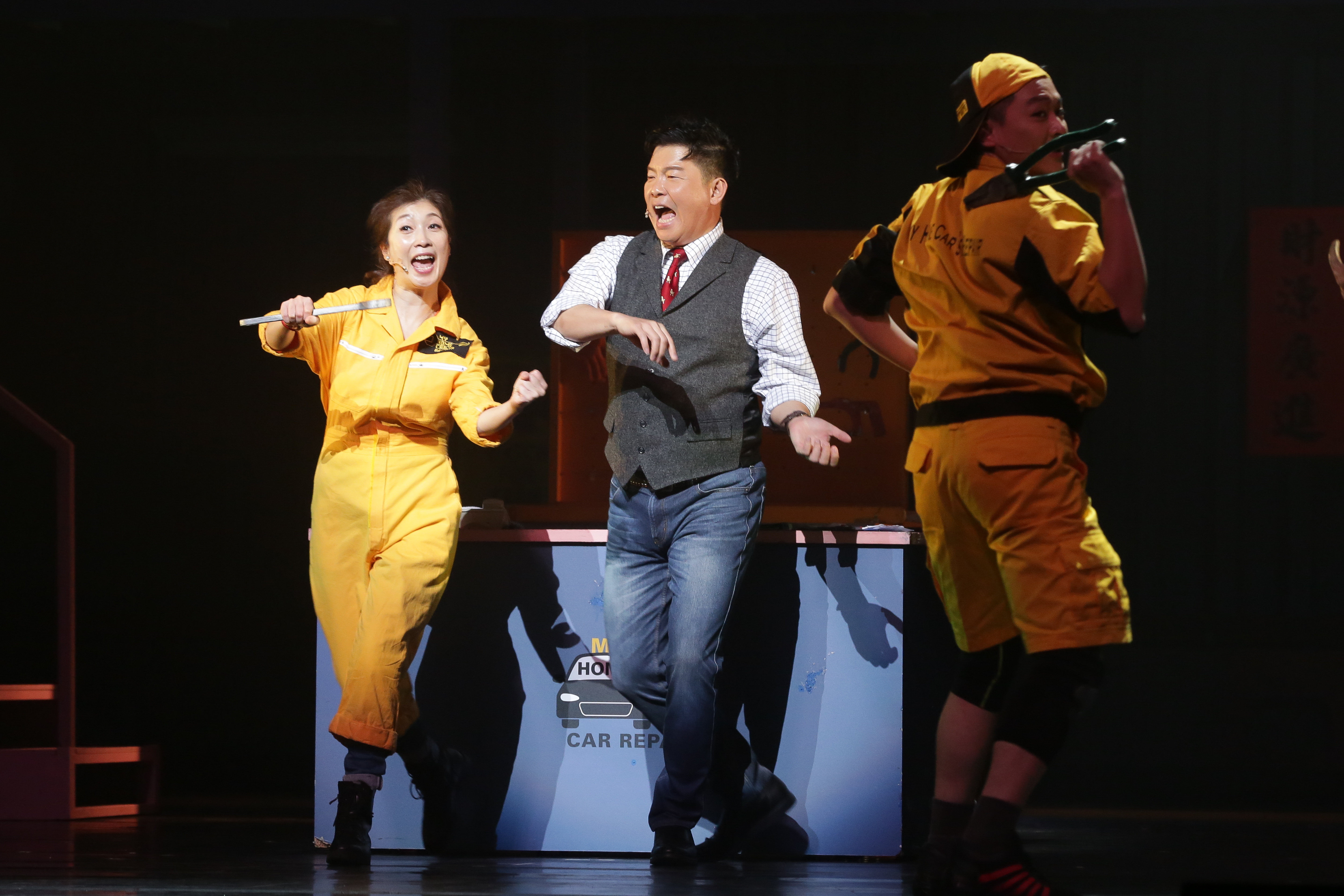 為演出唱跳音樂劇，曾國城不但閃腰肚子也消風。