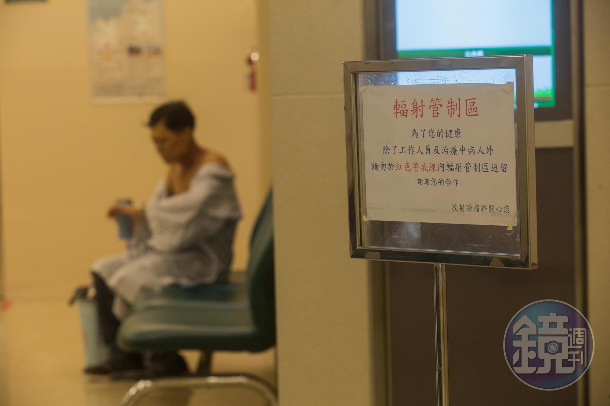 罹癌可能暫離職場養病,面對收入中斷,有一筆保險金在身上,抗癌較安心。