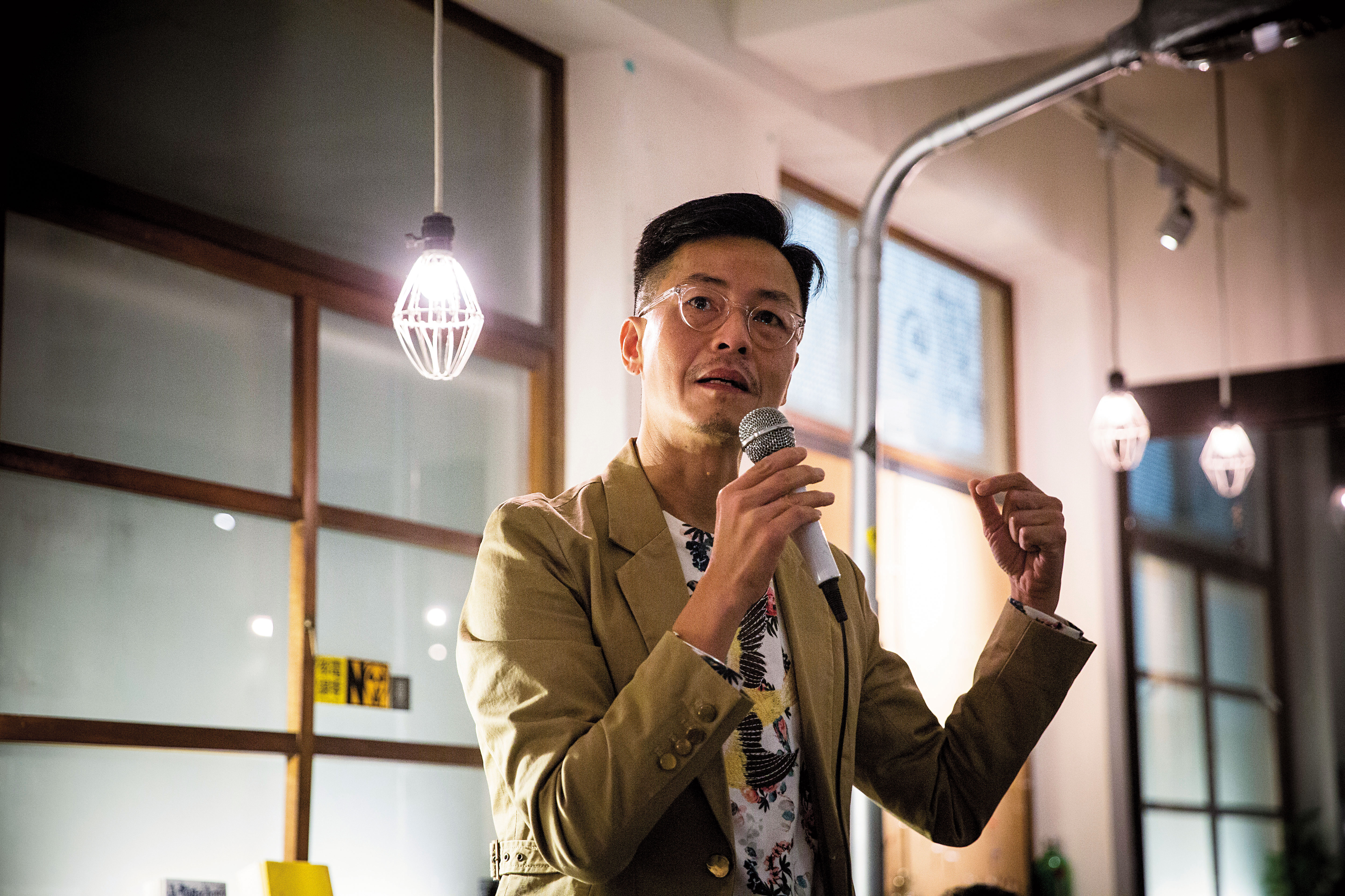 周耀輝來台與讀者分享新書《紙上染了藍》創作心路歷程。