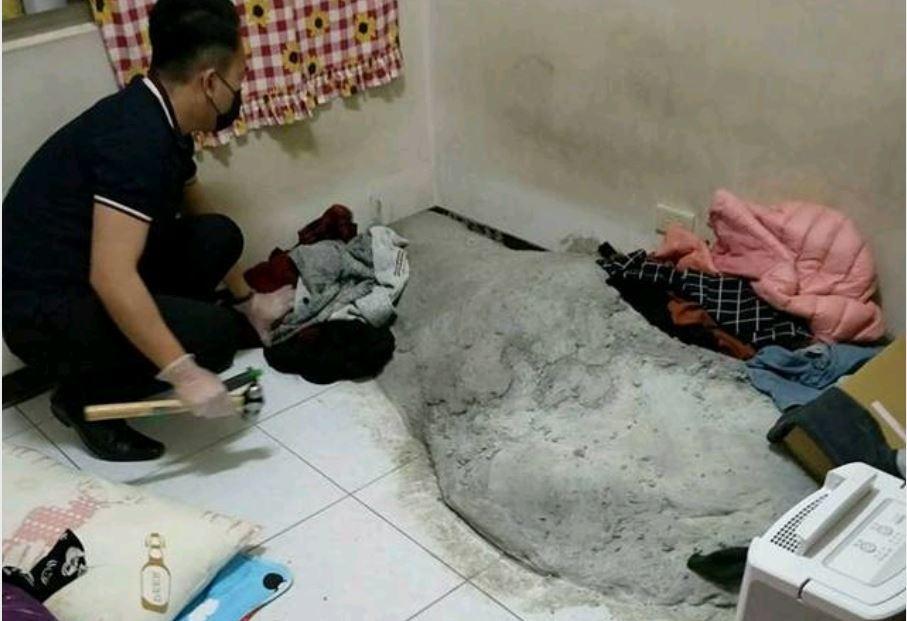 張嫌起初不坦承犯行，冷眼看著水泥墓塚被撬開，態度十分鎮定冷靜。