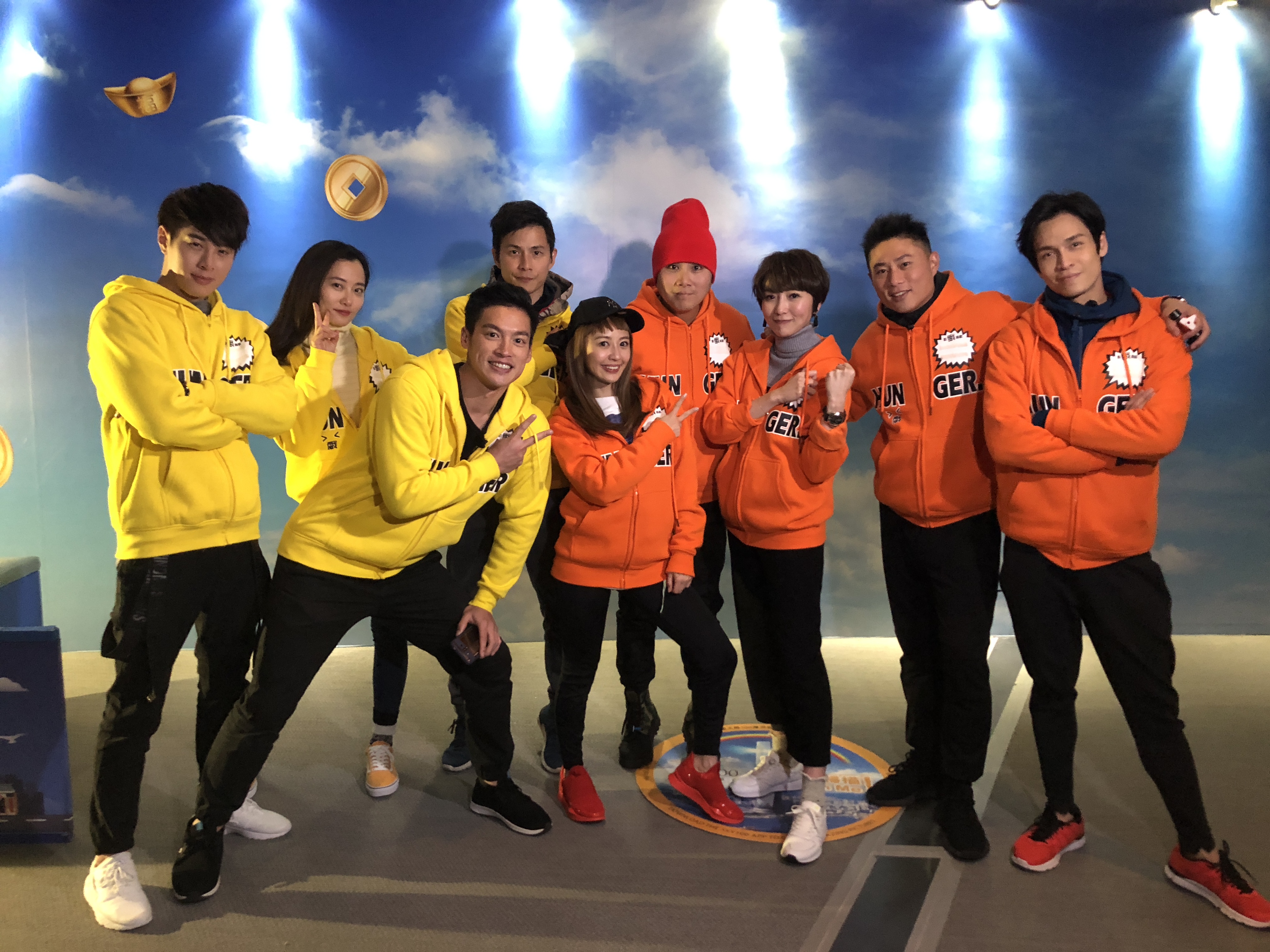 5566主持的《飢餓遊戲》找來小刀、Gino、趙小僑、賴薇如等昔日喬傑立同門一起錄影，彷彿同學會。（中視提供）