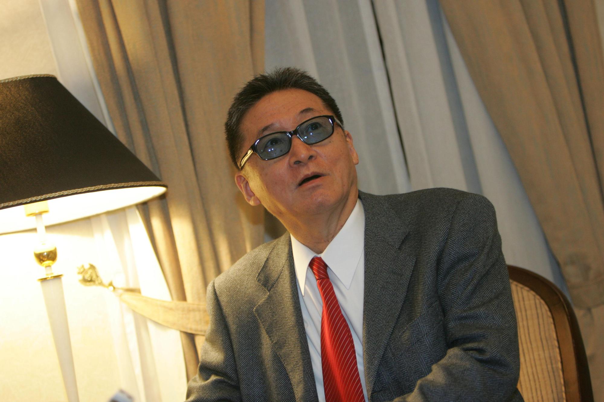 知名作家李敖在立法院問政常以不按牌理方式出招,在國會史上留下紀錄。(東方IC)