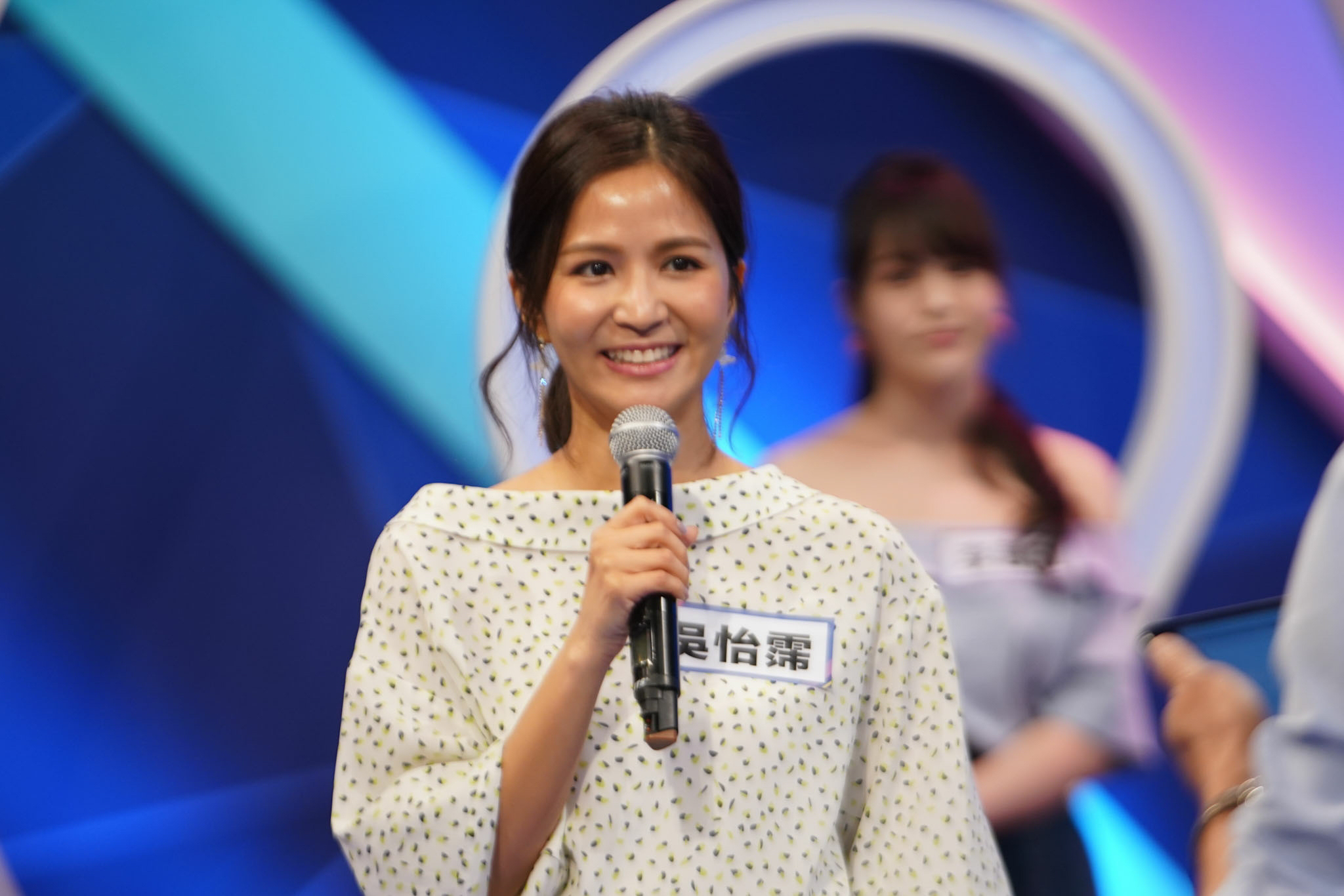 吳怡霈挑戰《17好聰明》直播益智問答，答完6題後承認腋下都濕了。（17 Media）