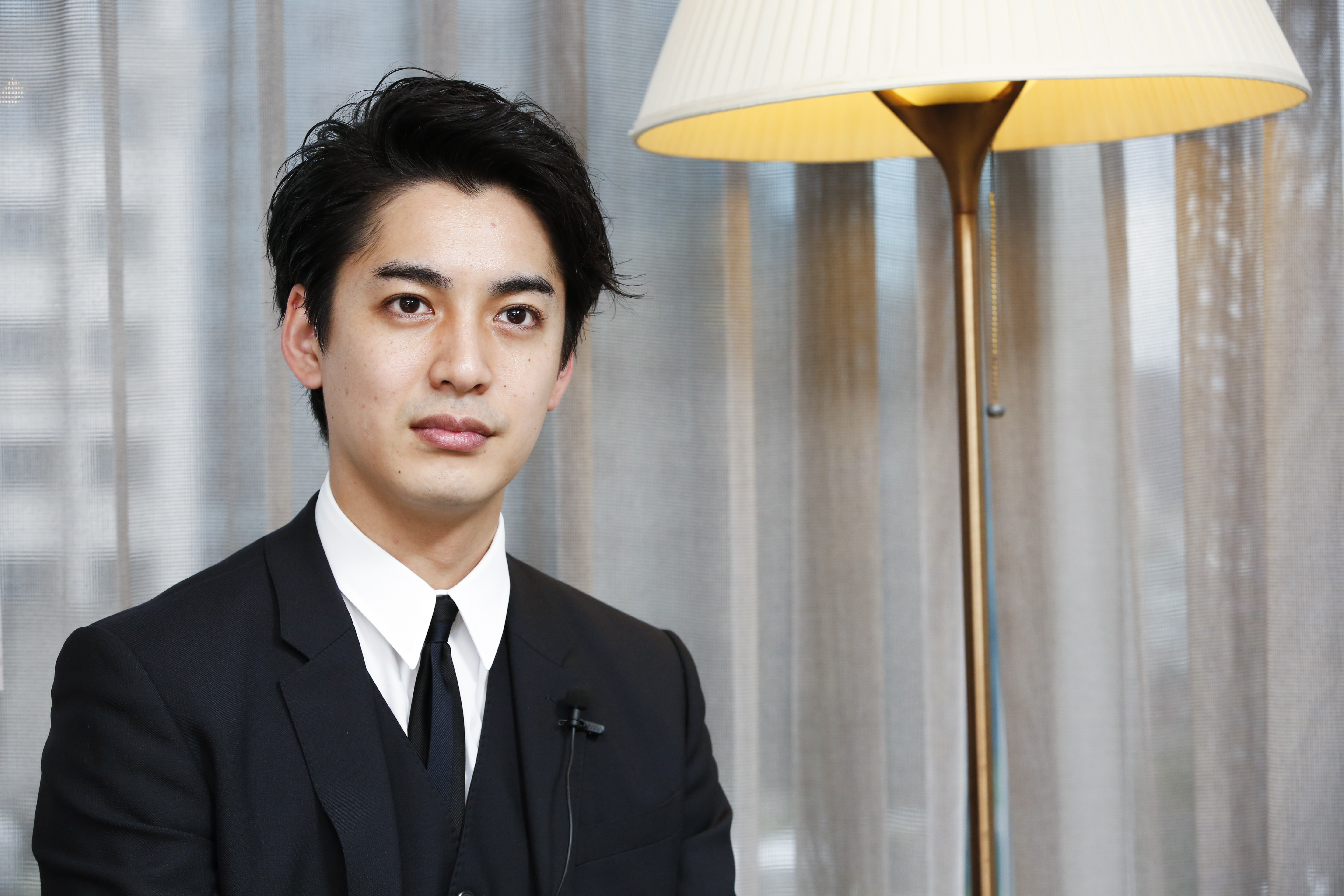 大野拓朗在高中與大學都獲得「校草選拔冠軍」，也因此得到演員合約，開啟演藝之路。