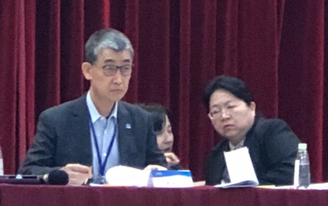 蔚華科公司董事長許宗賢（左）遭質疑以公款資助基金會自肥。（讀者提供）