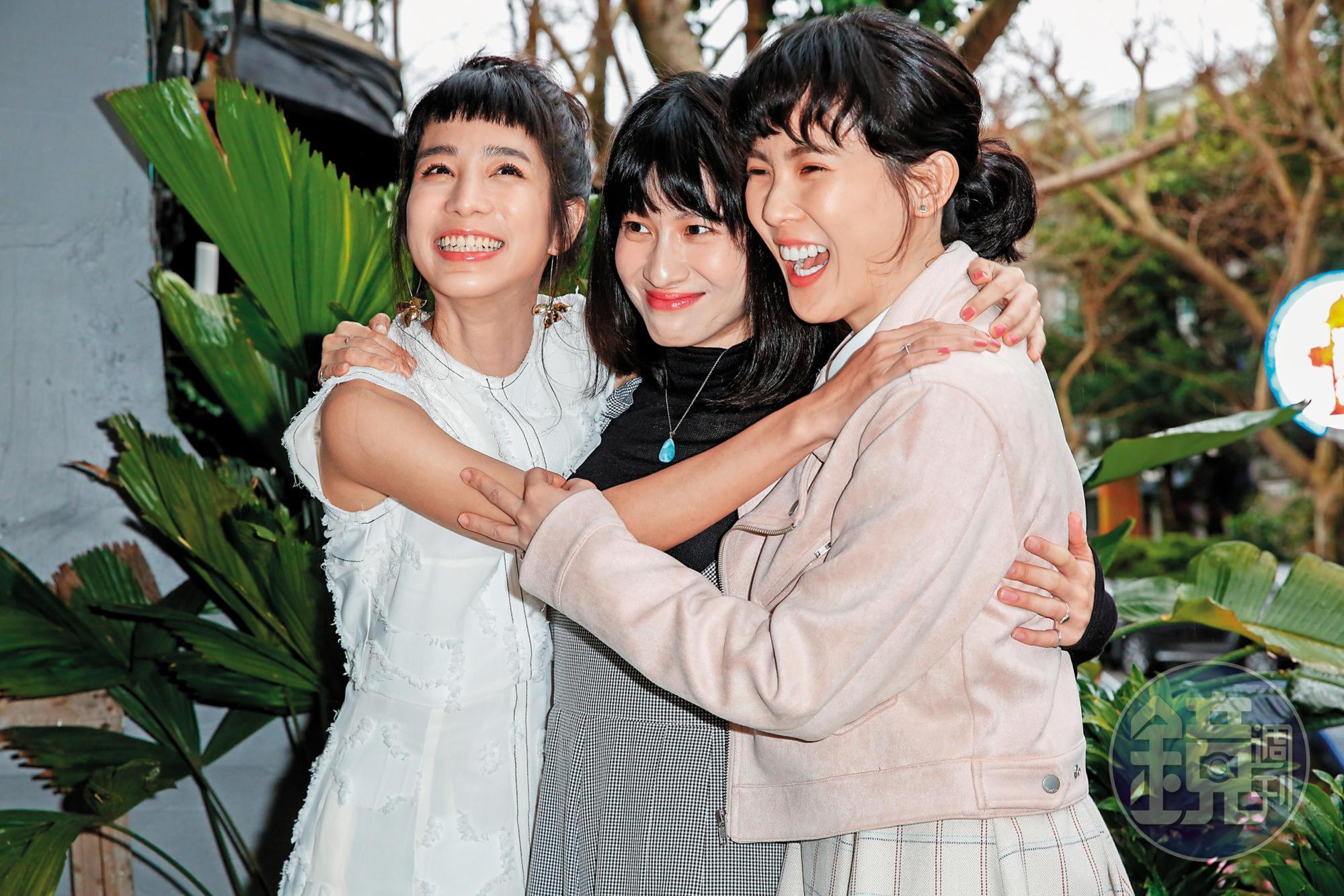 連俞涵(中)和溫貞菱(左)、孫可芳(右)合作 《奇蹟的女兒》,3人因戲成為好姐妹,會互相用台語聊天。
