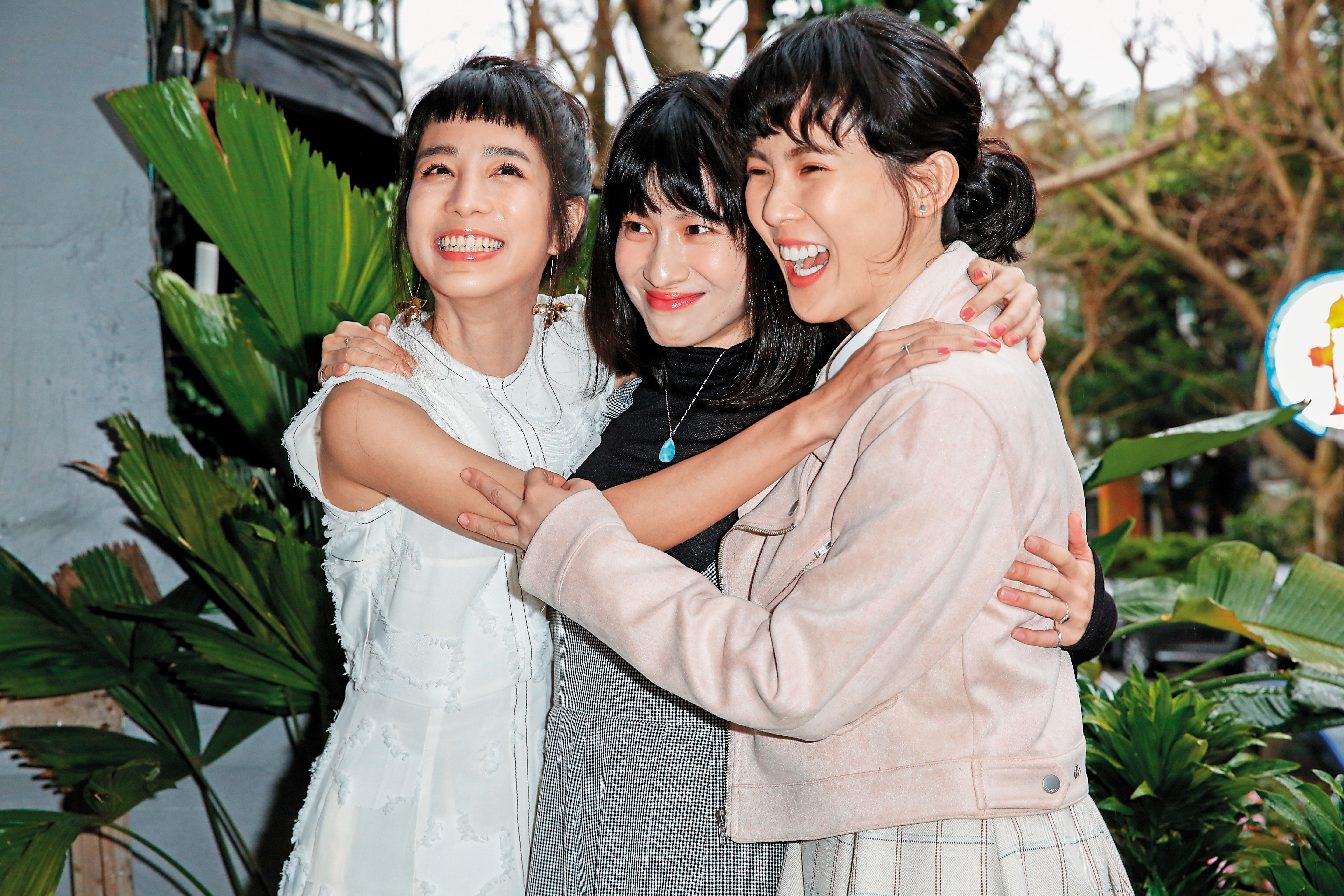 連俞涵(中)和溫貞菱(左)、孫可芳(右)合作 《奇蹟的女兒》,3人因戲成為好姐妹,會互相用台語聊天。