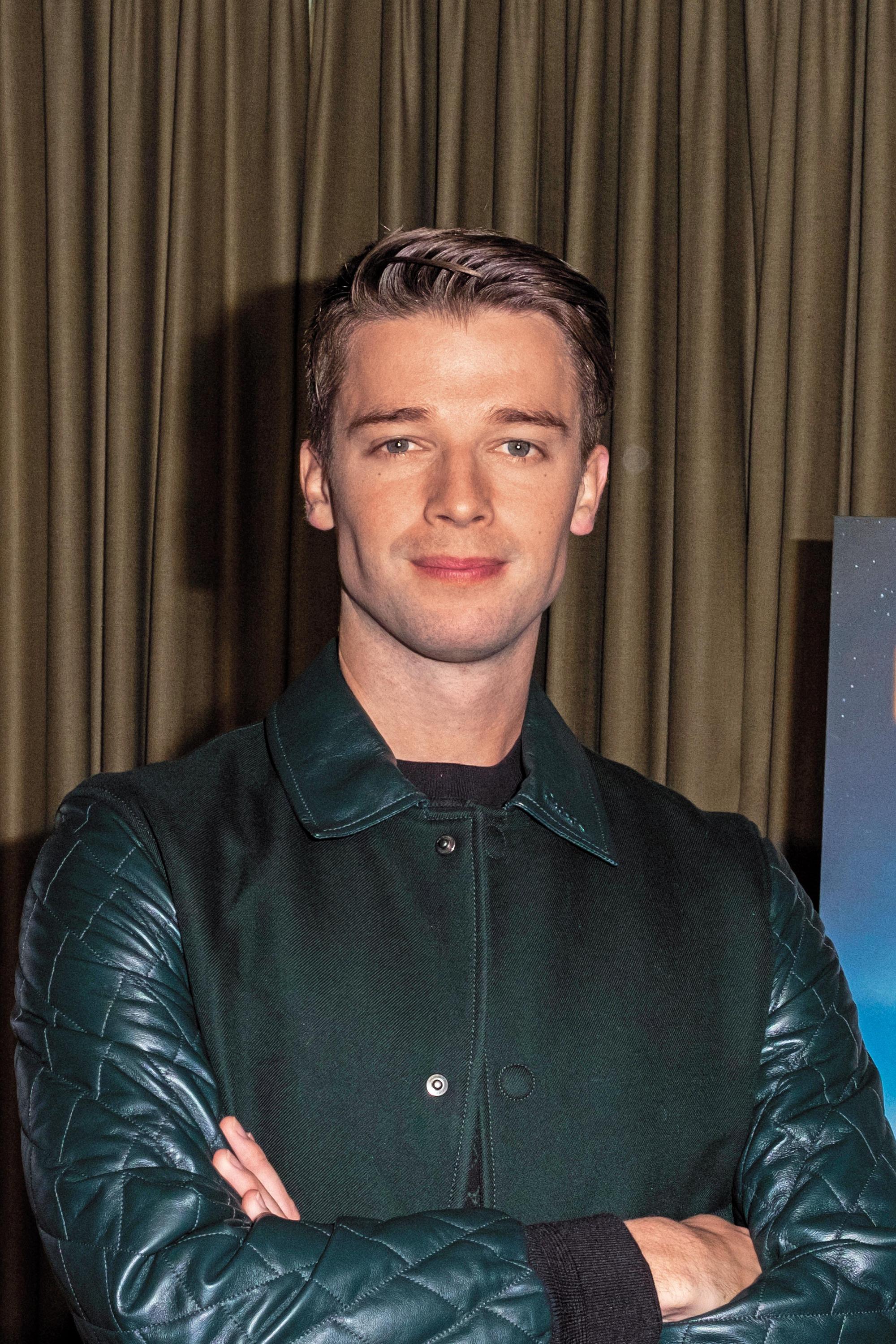 派屈克史瓦辛格(Patrick Schwarzenegger),就是阿諾的兒子。之前曾客串喜劇片《亞當等大人2》,愛情電影《真愛趁現在》則是他首度擔任男主角,翩翩美少男一位,跟老爸的粗獷風格完全不同。