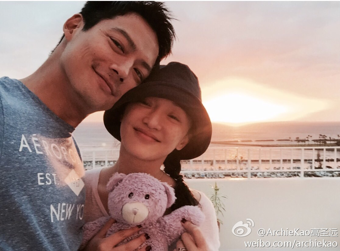 周迅與高聖遠為了對方互相惡補英、中文,但兩人多半還是以英語溝通。