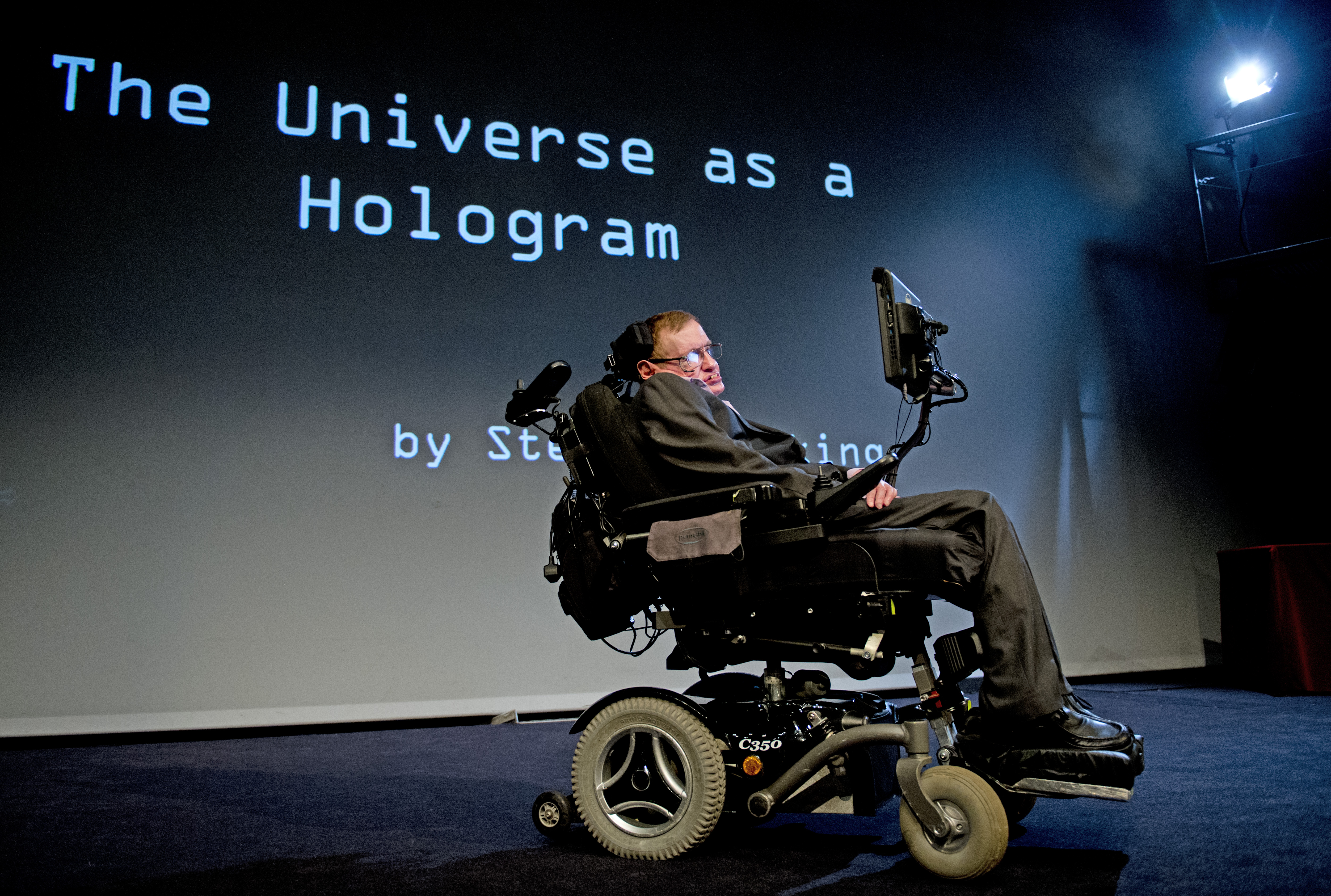 霍金對於地球和人類的未來，常有驚人之語。（東方IC）