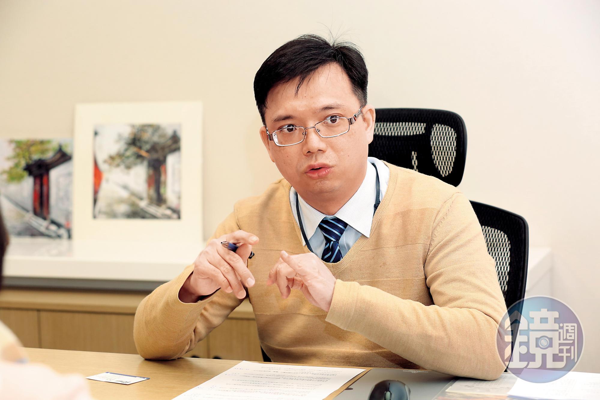 台壽理賠部協理藍東義認為,選癌症險重點有二,一是初次罹癌金高,二是理賠項目齊全。