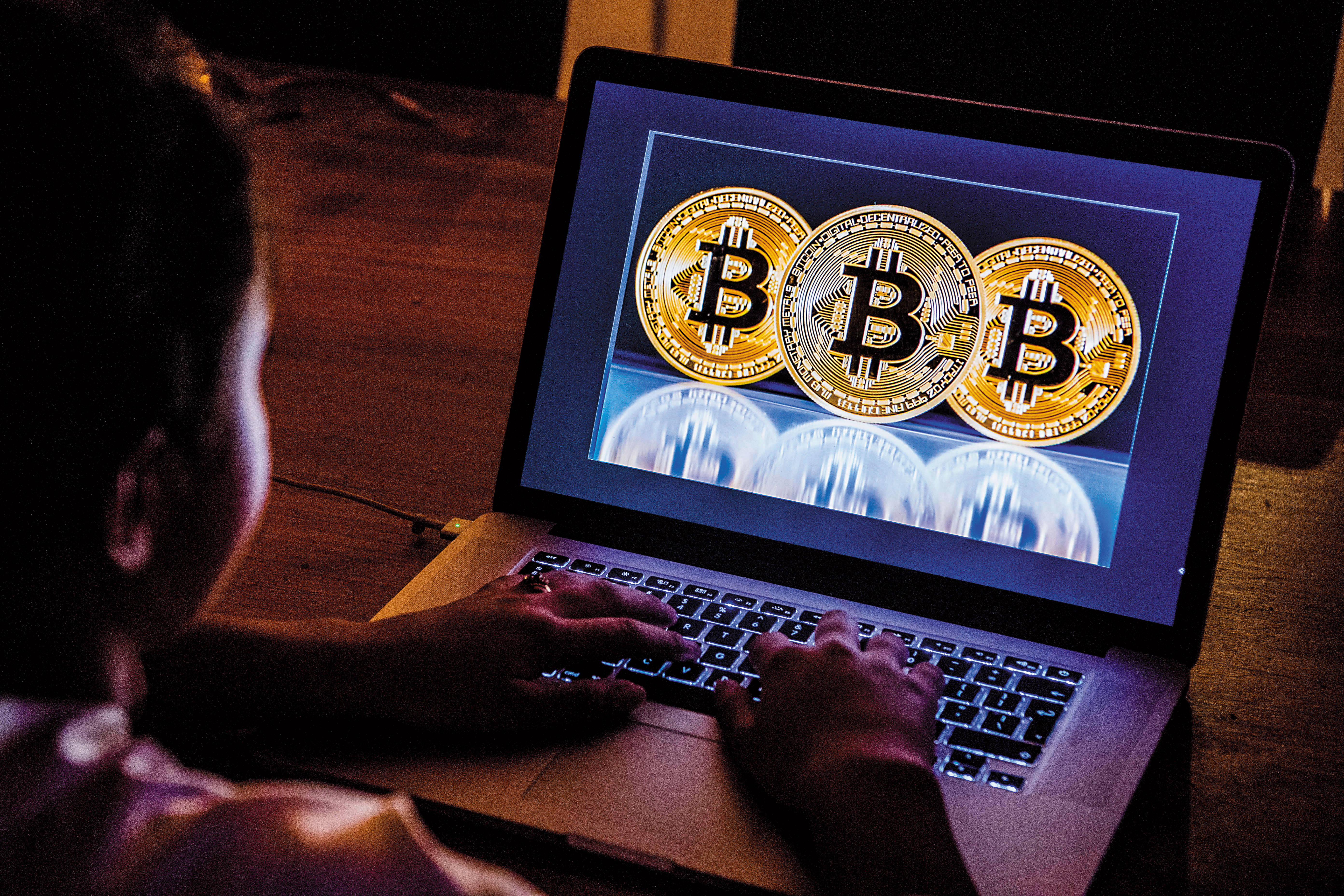 比特幣波動劇烈，讓有意從事挖礦的投資人望之卻步，連帶影響半導體供應鏈。（東方IC）