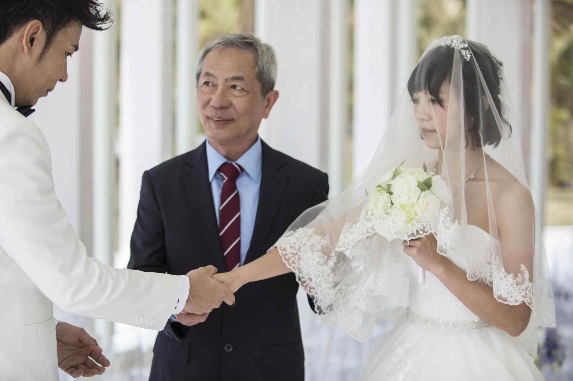 香蕉哥哥與草莓姐姐相戀3年多,今天下午結婚完成終身大事。(奧米加提供)