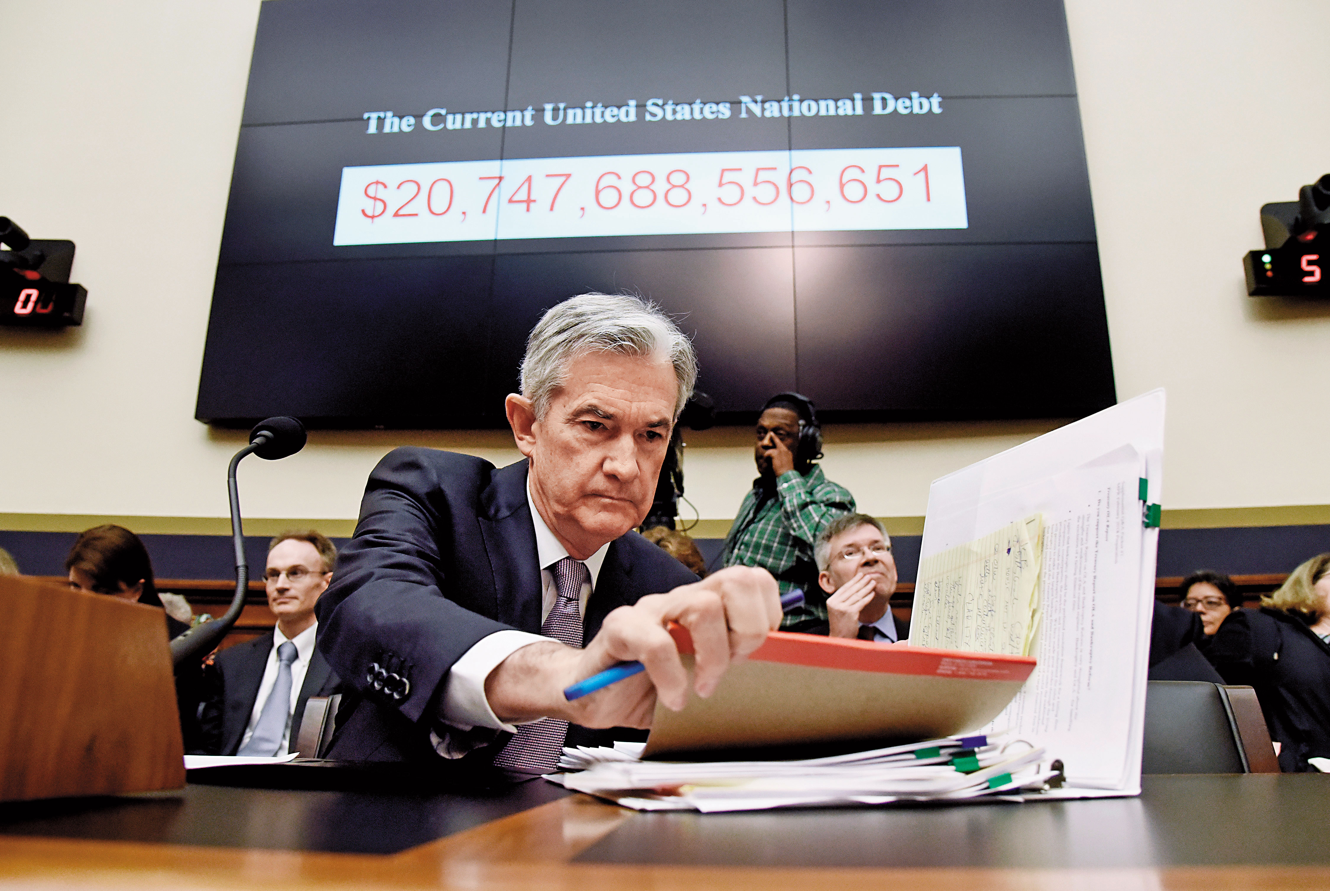 美國升息趨勢持續，債券價格因而會受到影響，而債券期間愈長，對利率波動愈敏感。圖為聯準會主席鮑威爾。（東方IC）