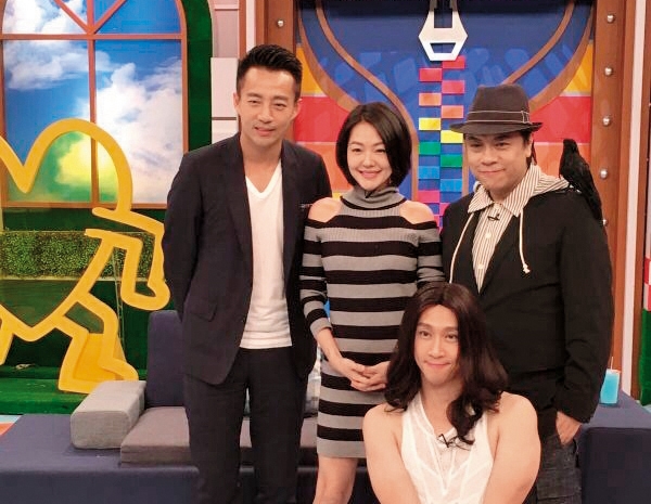 姊夫汪小菲出面在微博力挺小S，但內容一句「1米59的姑娘，扛住了」，不小心洩露了小S的真實身高。