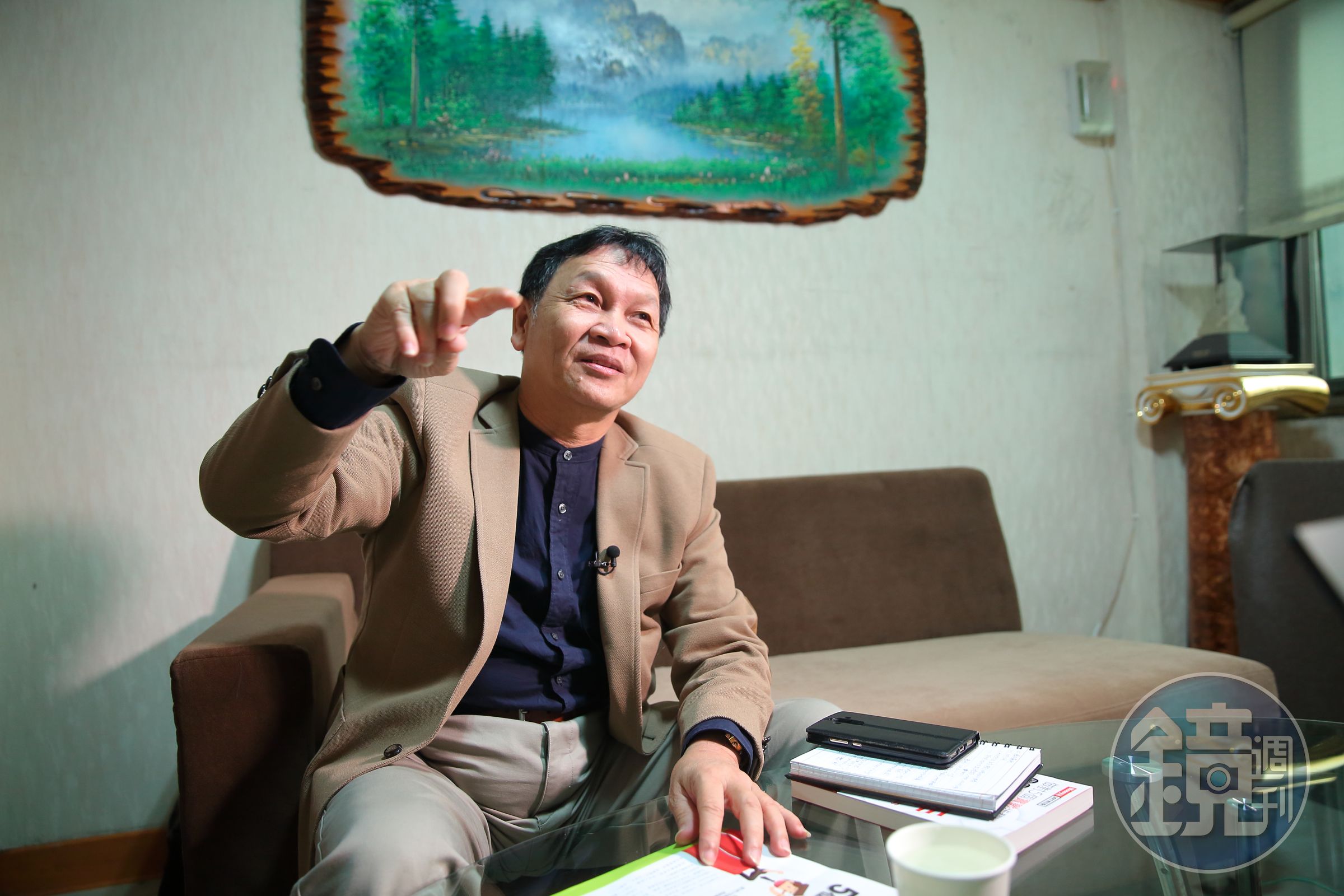 朱家泓靠頭頭高、底底高的口訣，判斷股價趨勢，操作絕對不與趨勢作對。