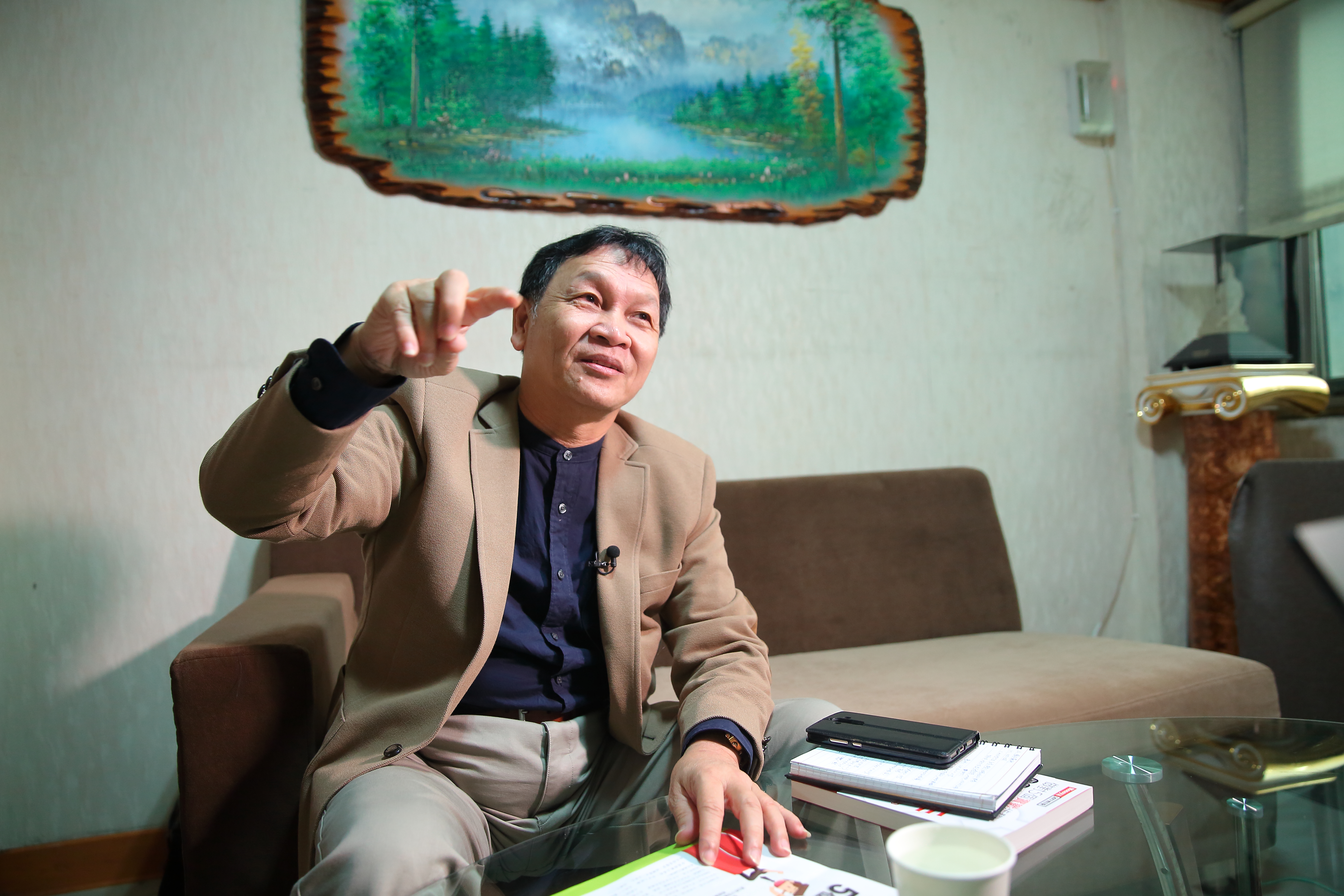 朱家泓靠頭頭高、底底高的口訣，判斷股價趨勢，操作絕對不與趨勢作對。