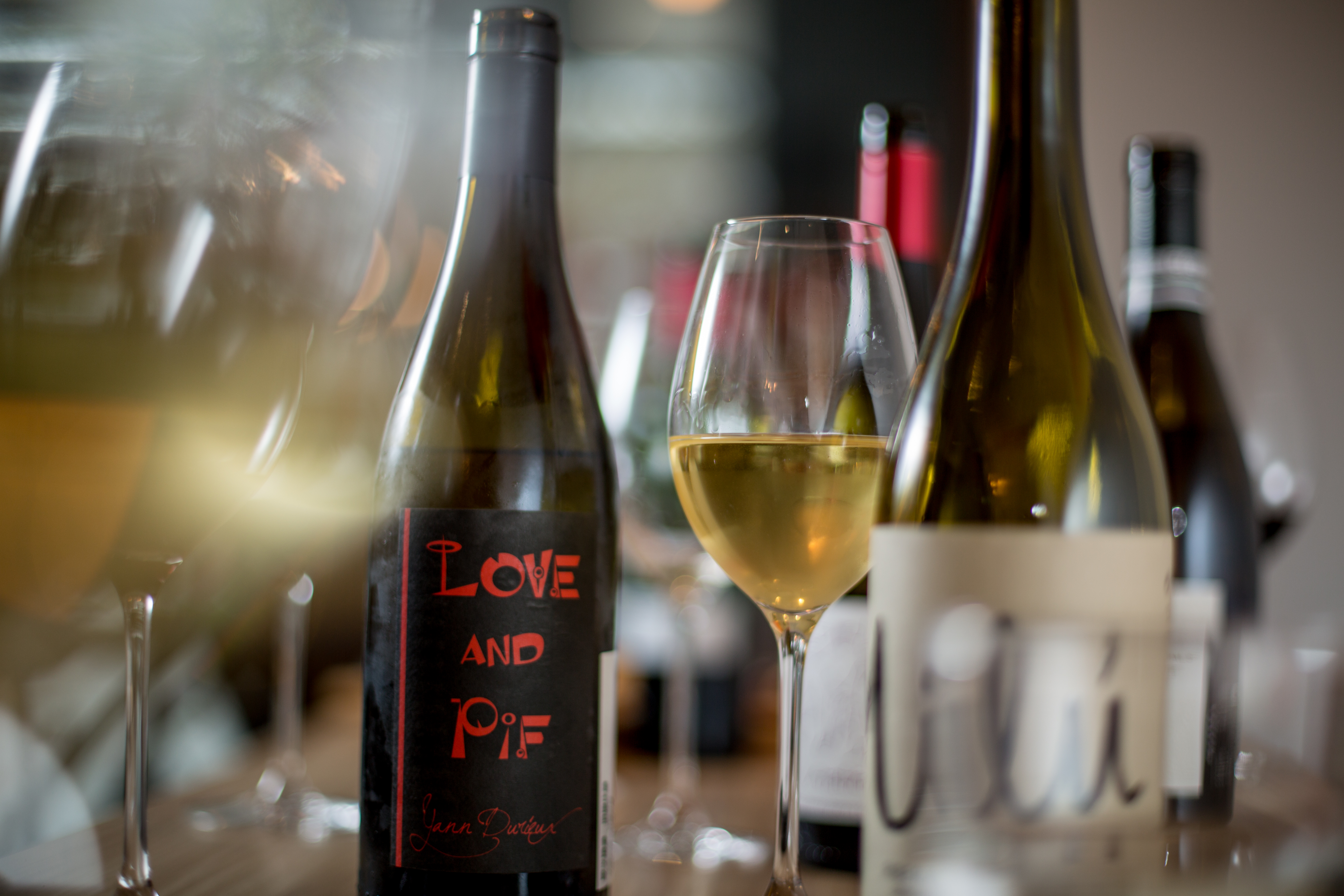 微氣泡的「Recrue des Sens, Love & Pif, Burgundy France, 2015 」帶有青蘋果的活力酸度。（1,950元／瓶）