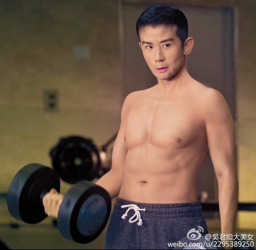 吳君如戲路多變，連男人都可以演。（翻攝自吳君如微博）