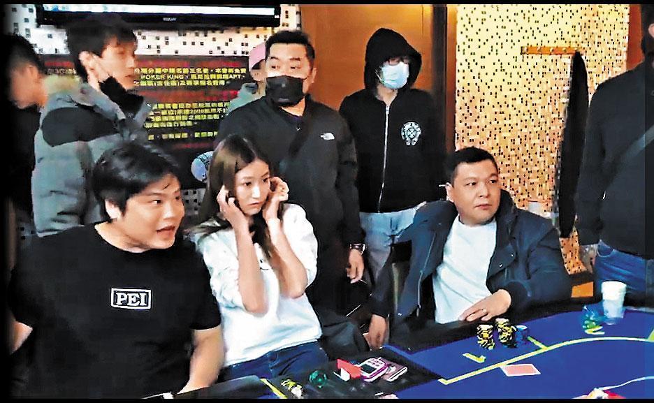 豆漿店少東不滿QQ哥蔡憲明出老千,與人合作設局抓詐賭,並拍下痛毆QQ的影片,廣傳網路群組。