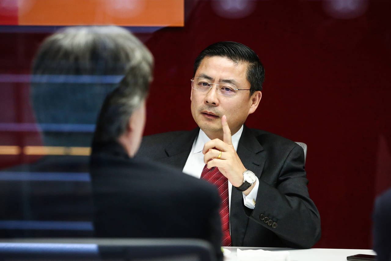 2015年開始，中國海航挾大筆資金，入股歐美許多大企業。海航集團執行長譚向東曾誇言：「在海外的投資和併購金額約有900億美元。」（翻攝自阿波羅網）