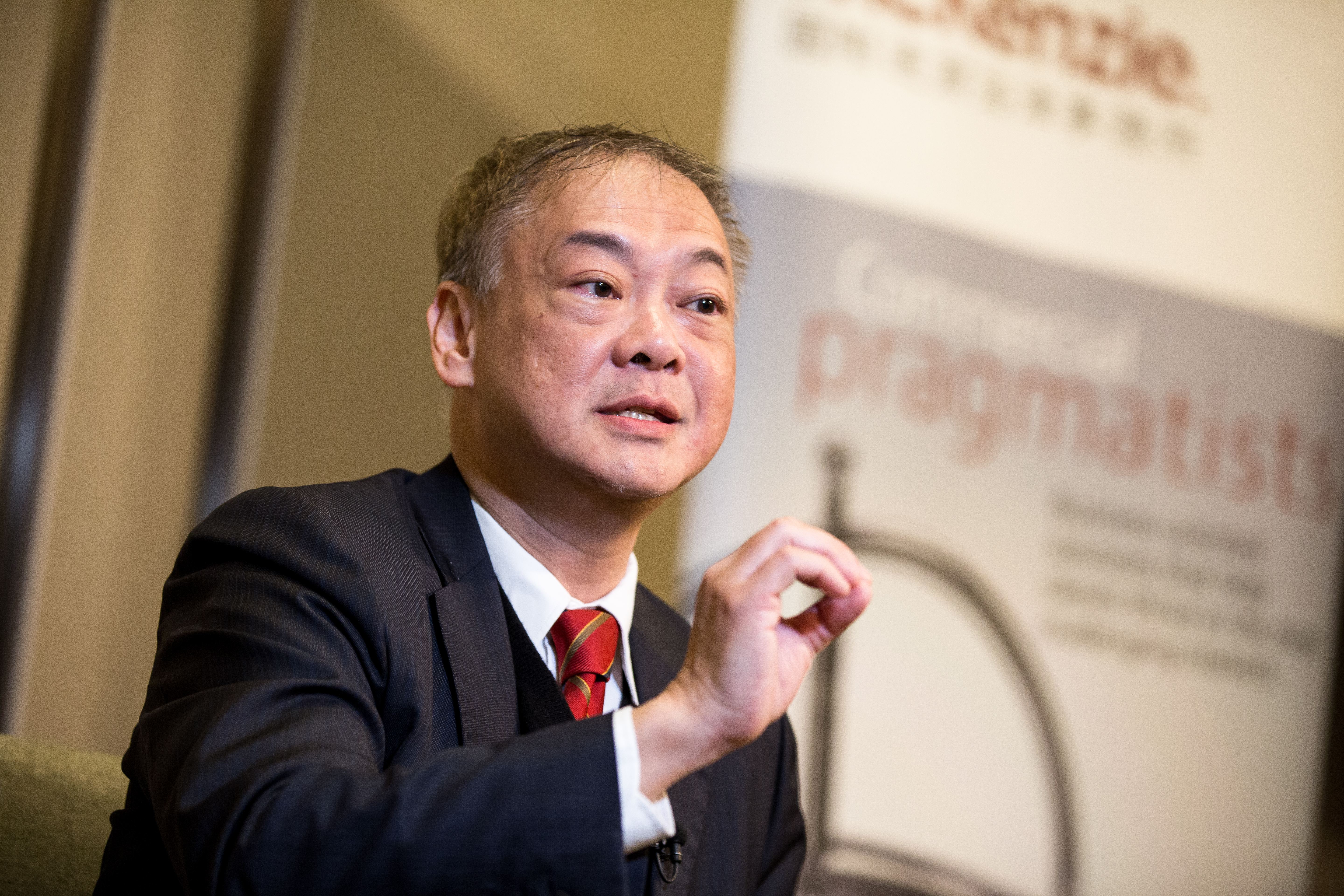 擁有輔導與談判新創事業案例經驗多年的國際律師汪士邁，從資金引入到成長變大，提醒新創企業引資時要想長遠。