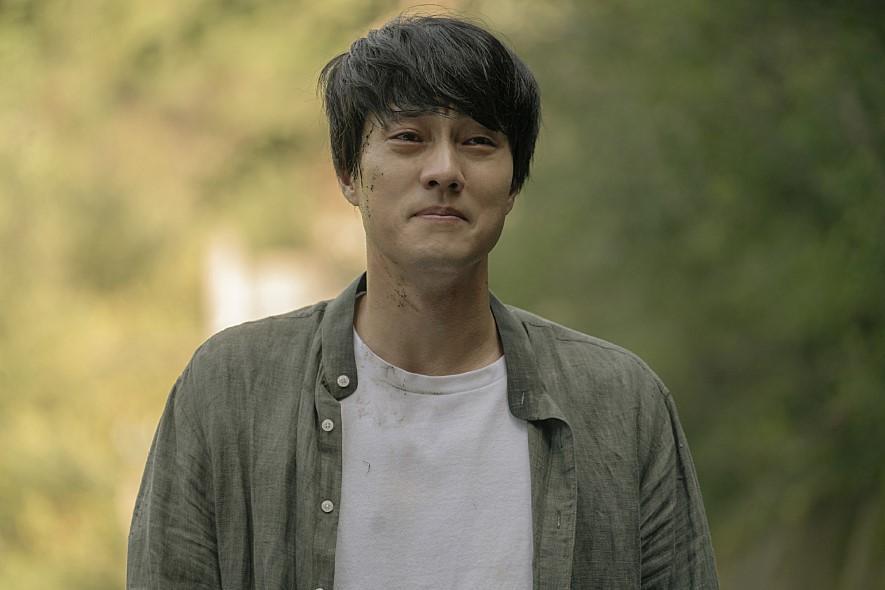 暖男蘇志燮在《雨妳再次相遇》中，飾演溫柔多情的單親爸爸。（車庫娛樂提供）