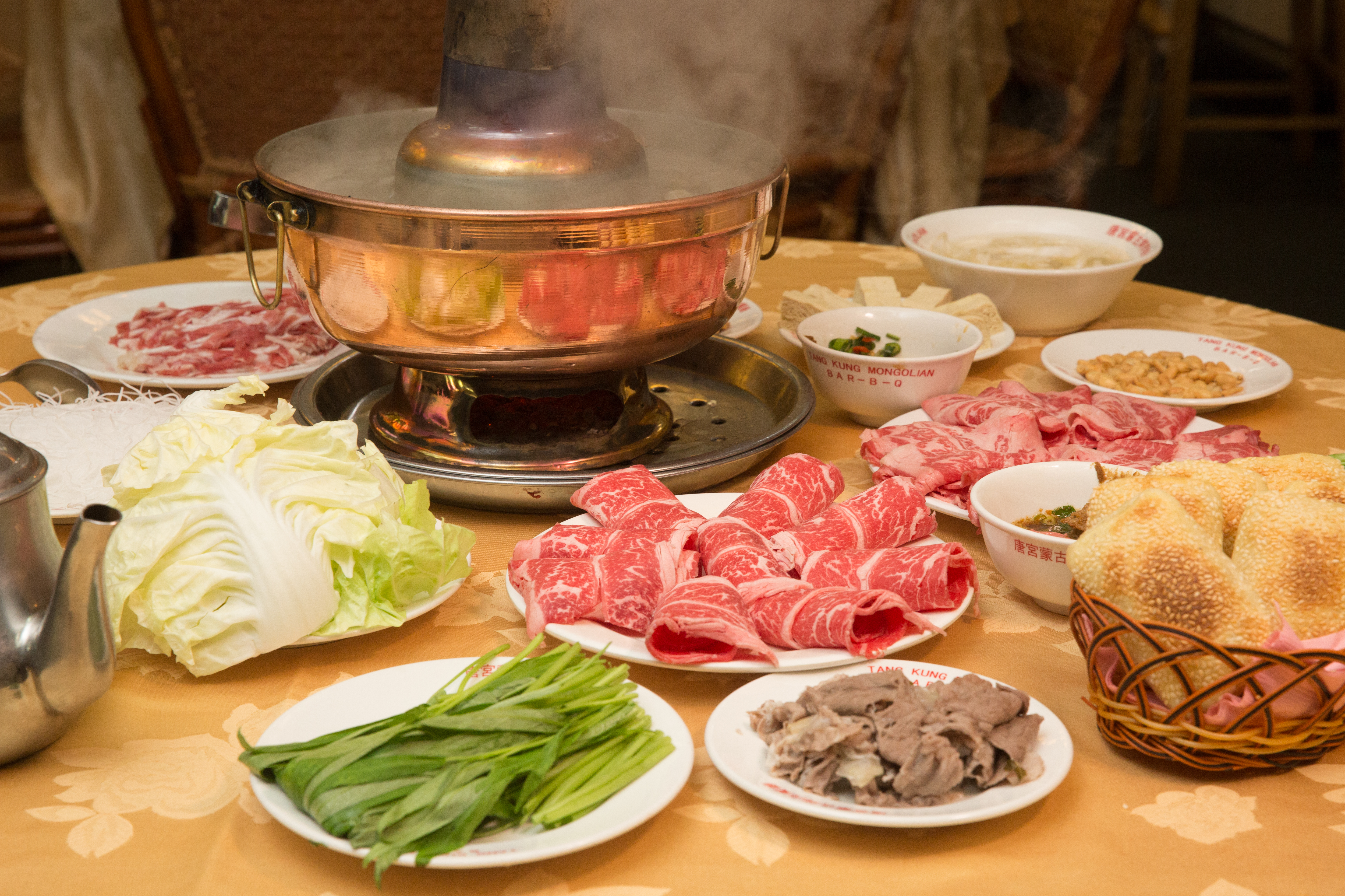 酸白菜紫銅鍋的醬料有南北二種口味，其中的北方口味讓前行政院長李煥想起家鄉味。