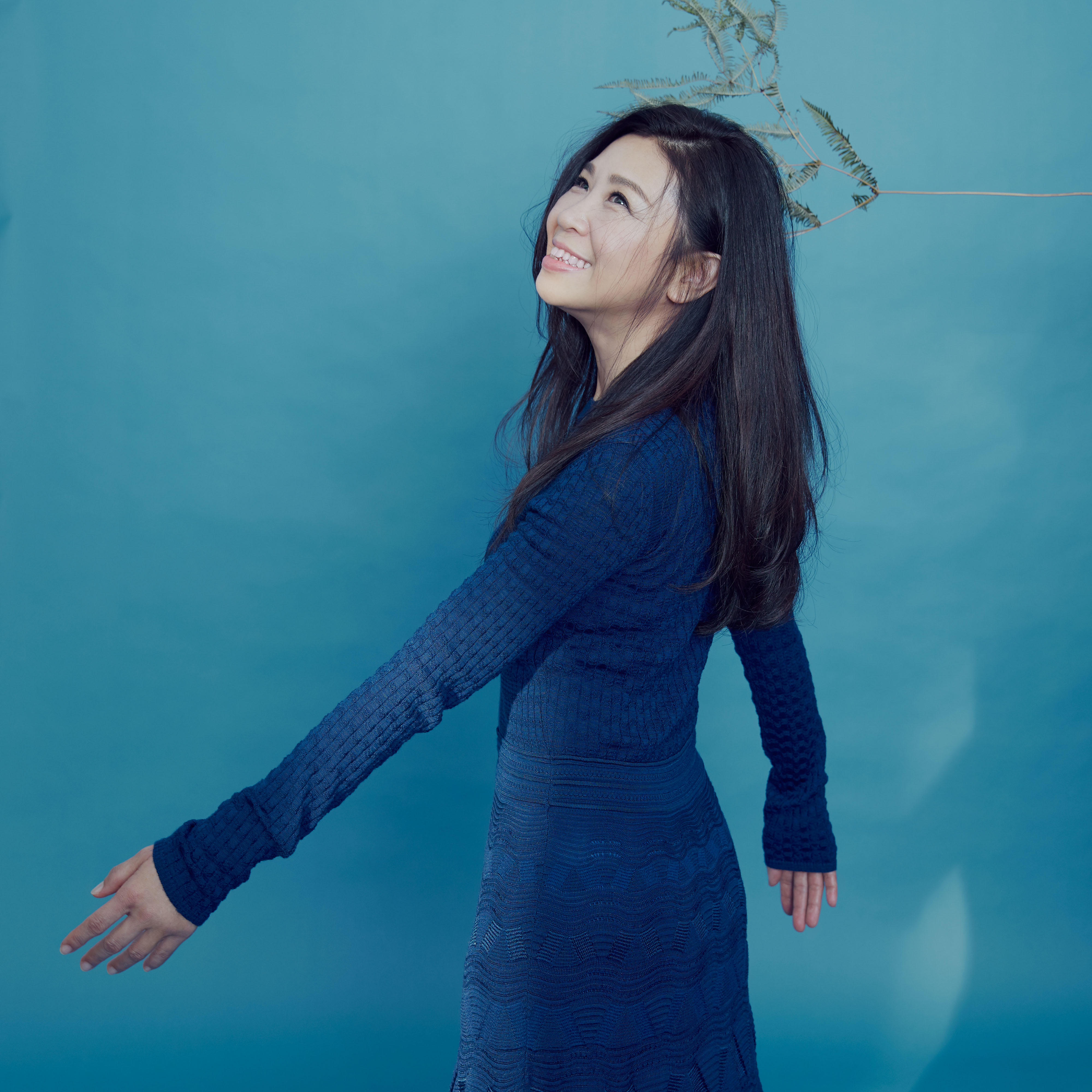 馬毓芬推出單曲〈幕後歌〉，做為4月18日舉辦的《愛的旅程》音樂會主題曲。