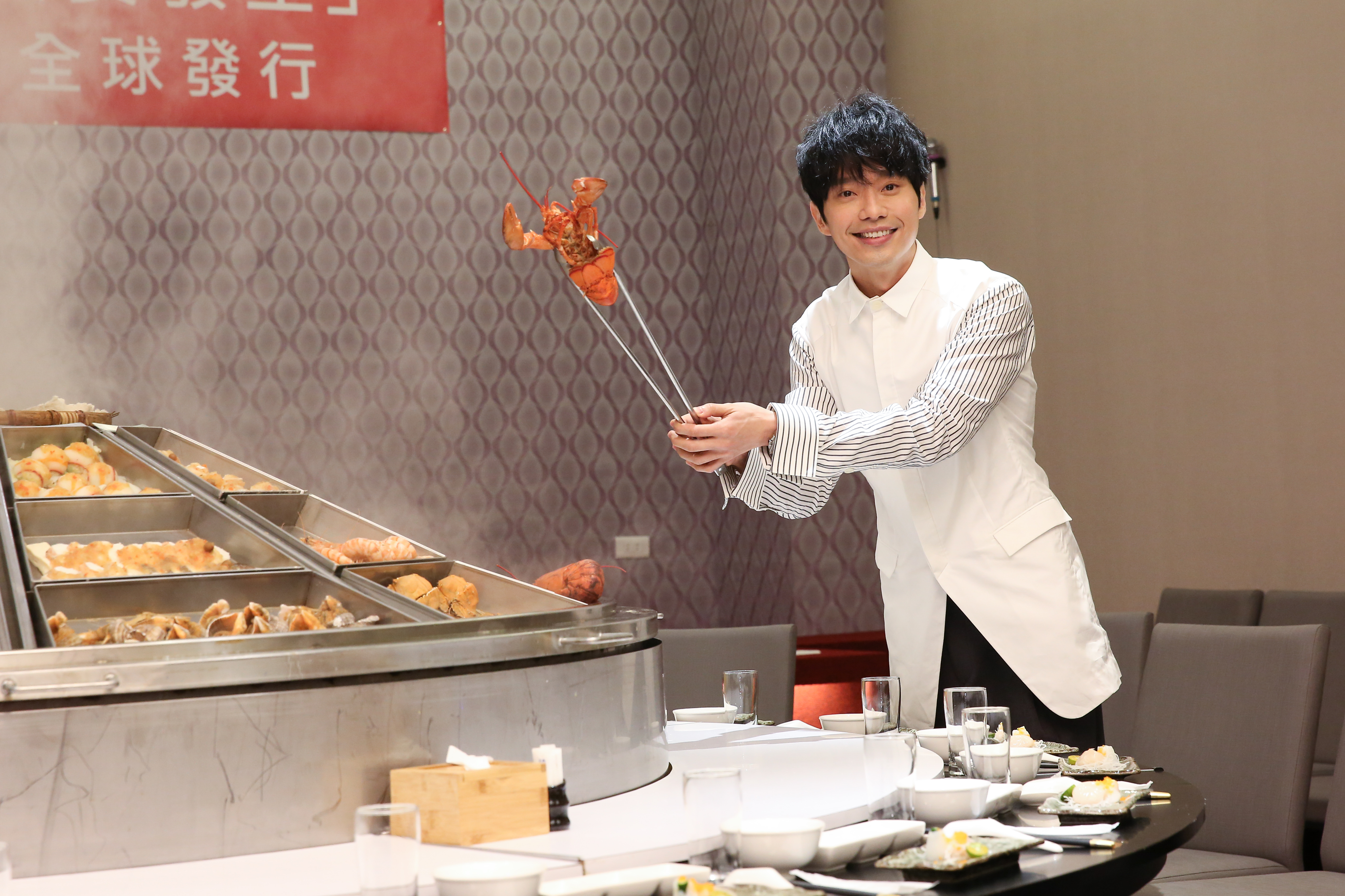 張棟樑看似斯文，但他透露每天都會做運動維持線條，穿衣服能有筆挺身型。