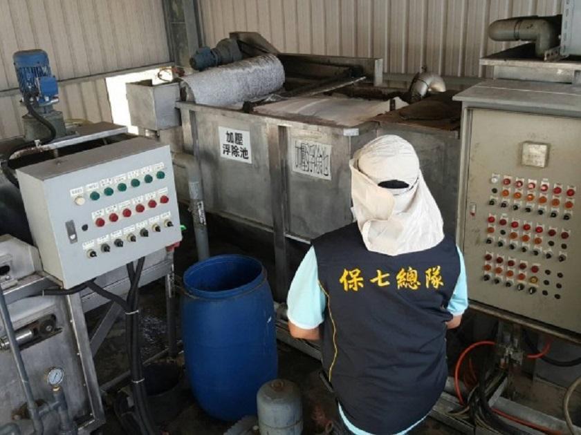 保七查獲直接繞流排放。（警方提供）